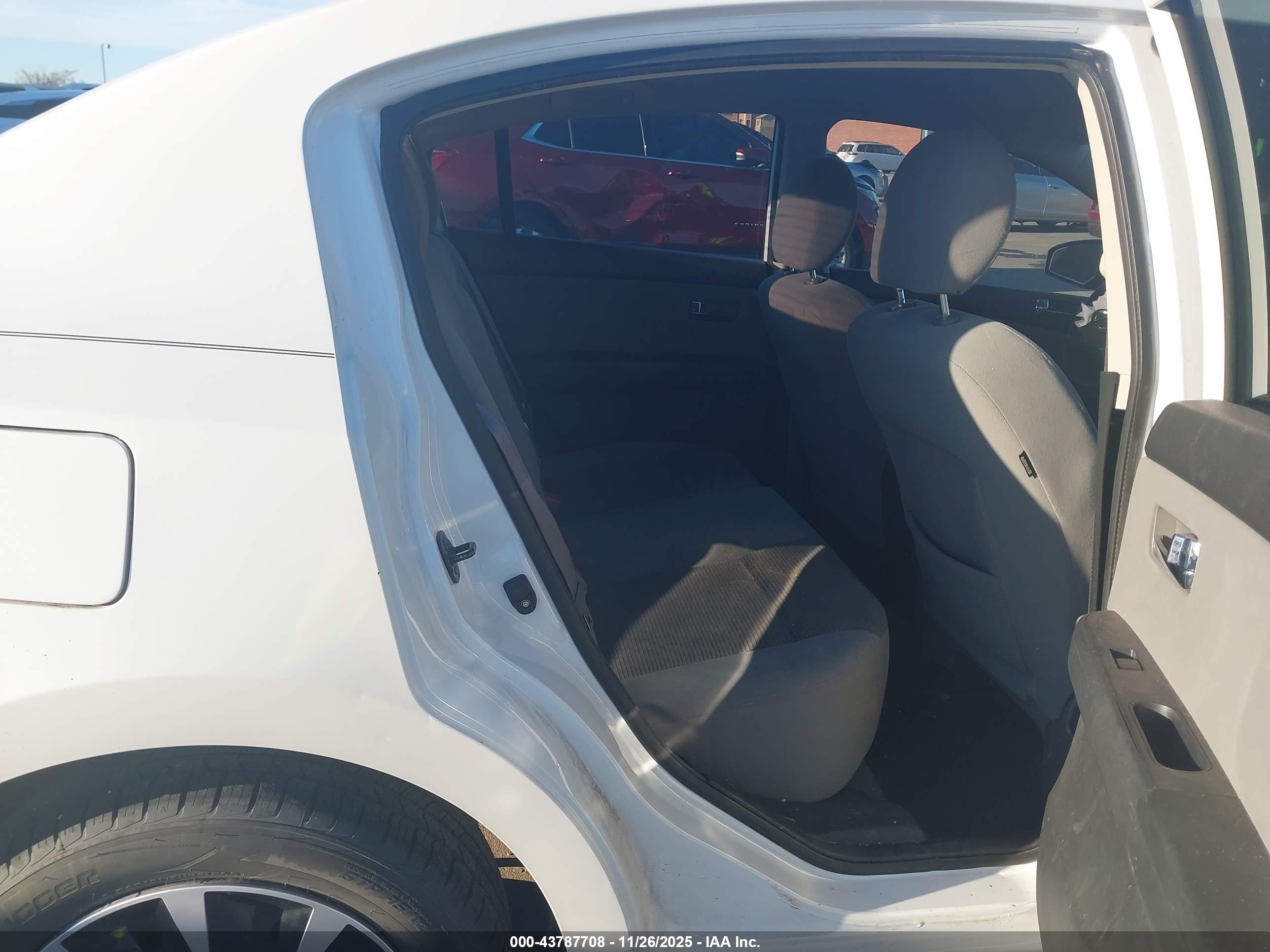 NISSAN SENTRA image 8