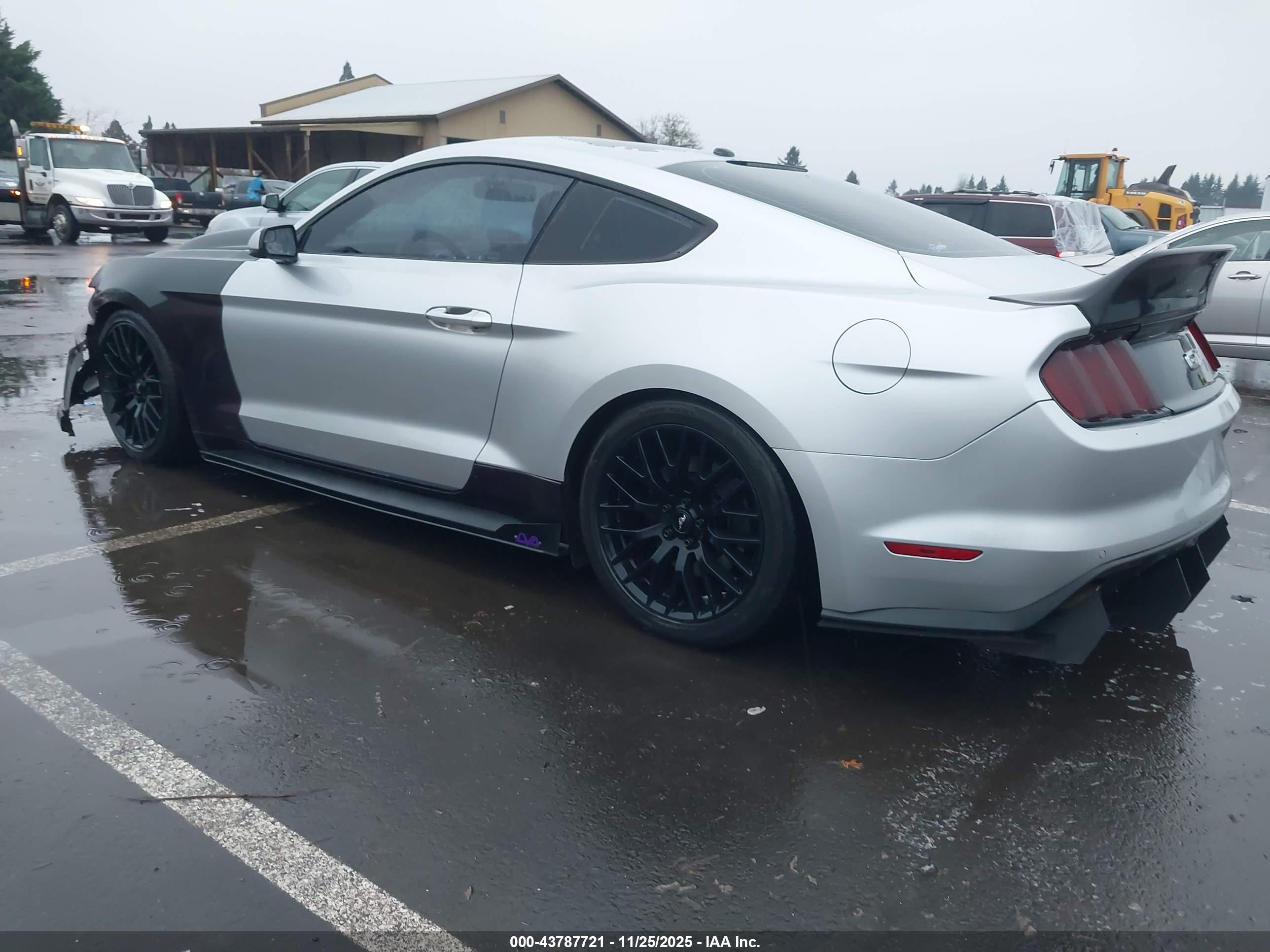 FORD MUSTANG image 3