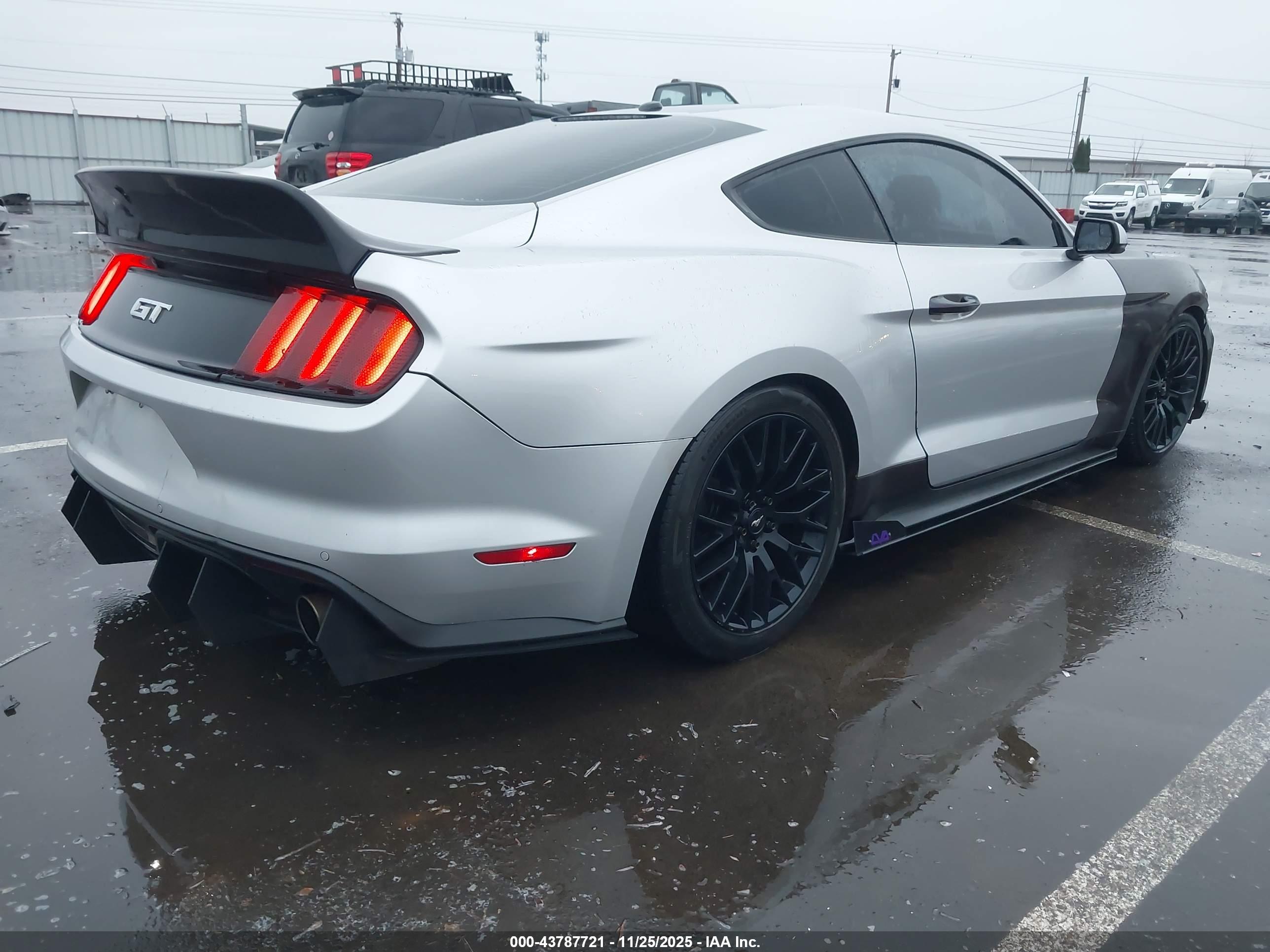 FORD MUSTANG image 4