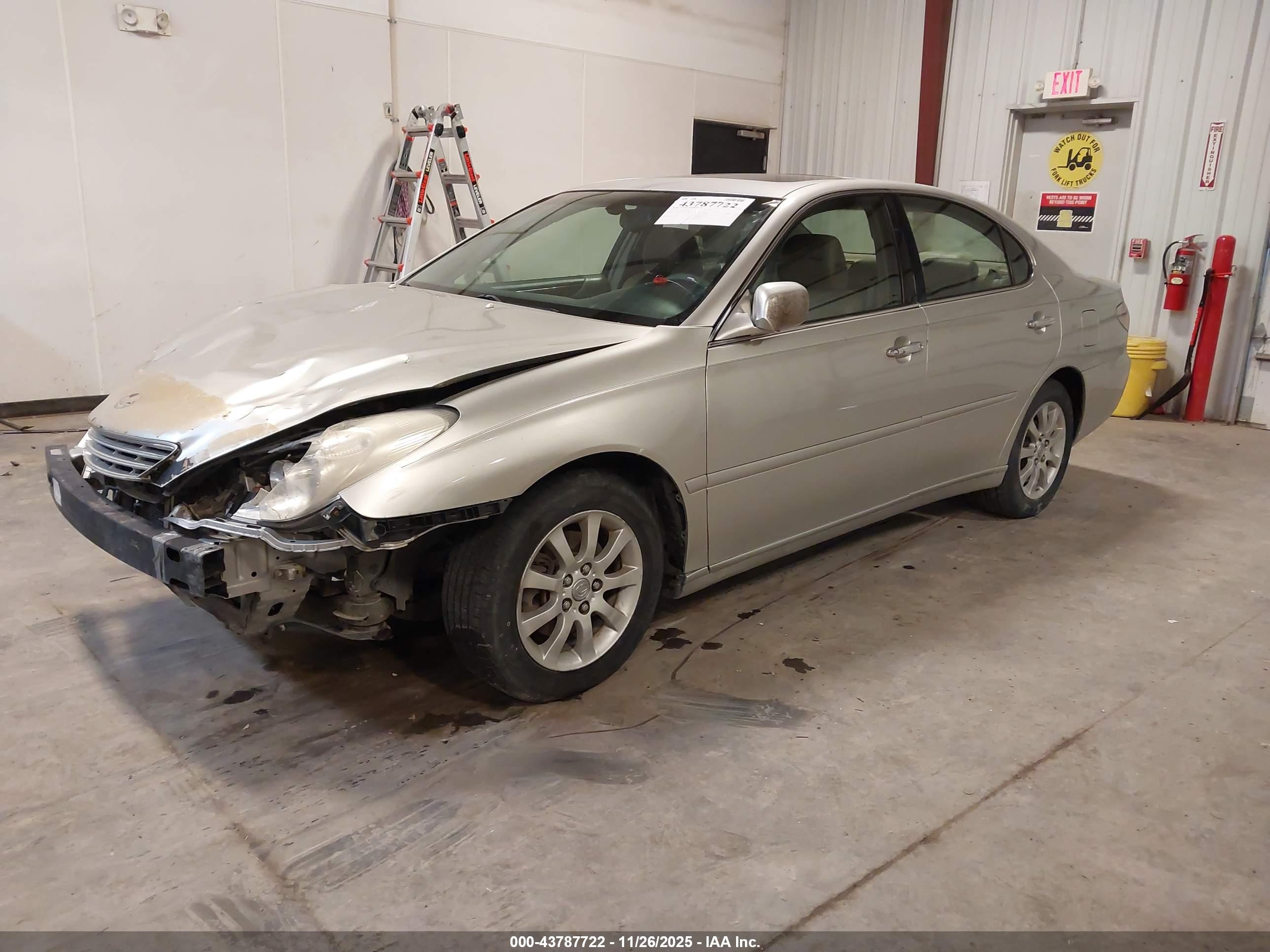 LEXUS ES image 2