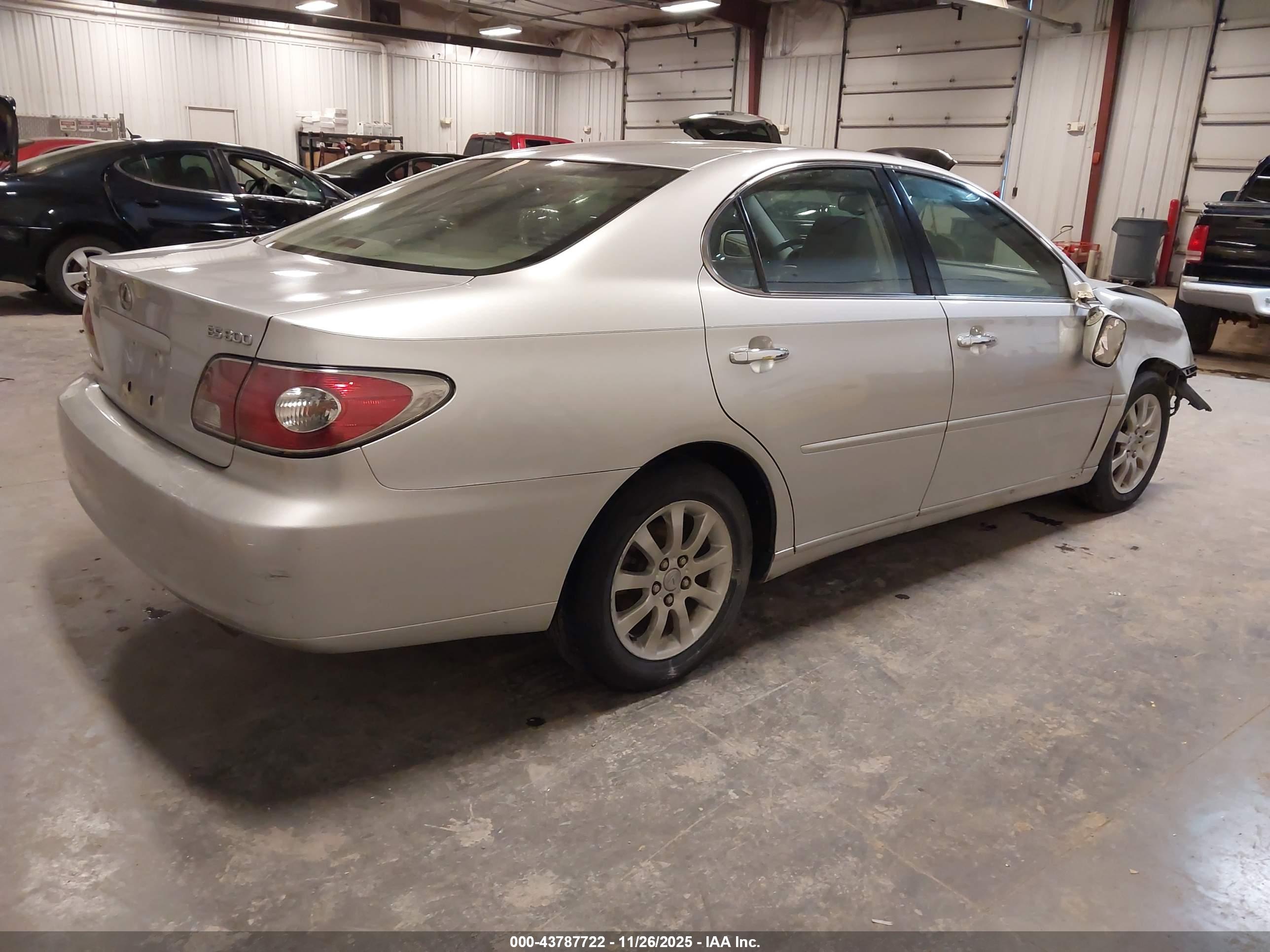 LEXUS ES image 4