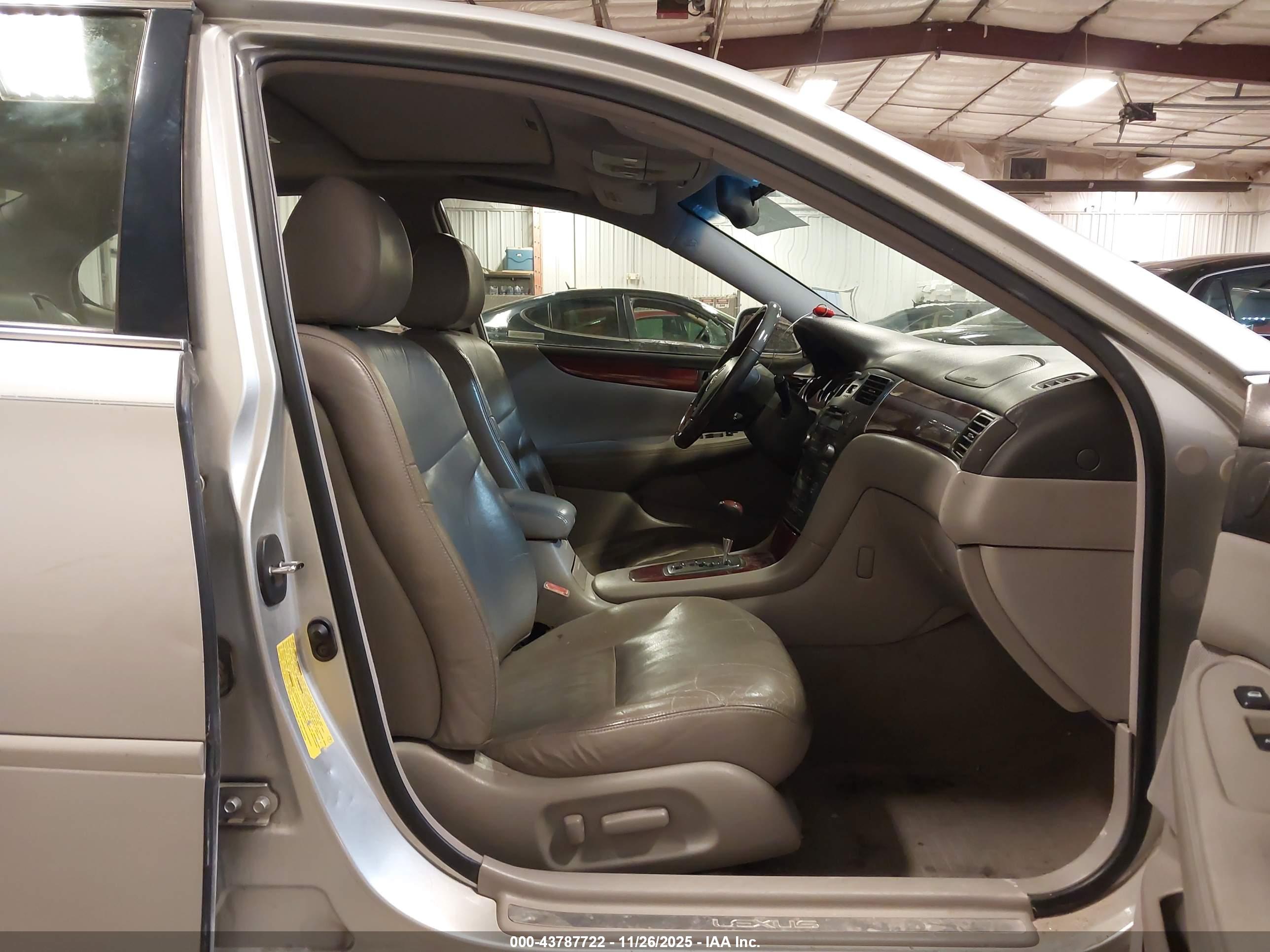 LEXUS ES image 5