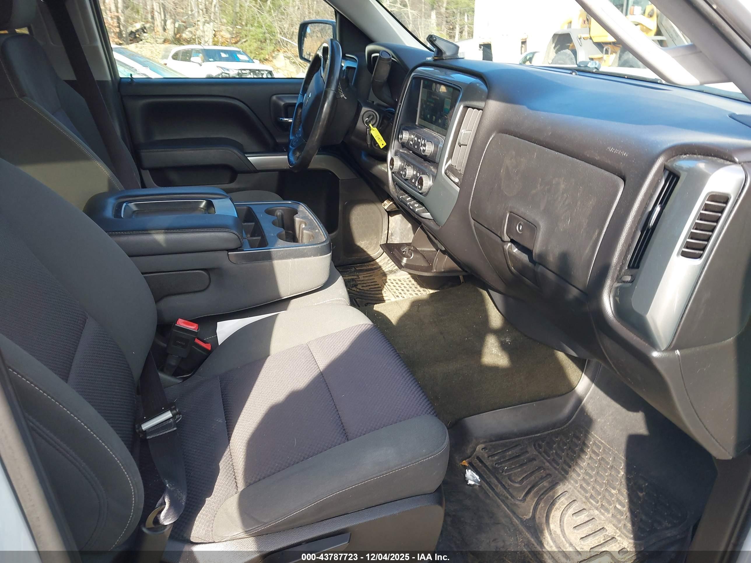 CHEVROLET SILVERADO image 5
