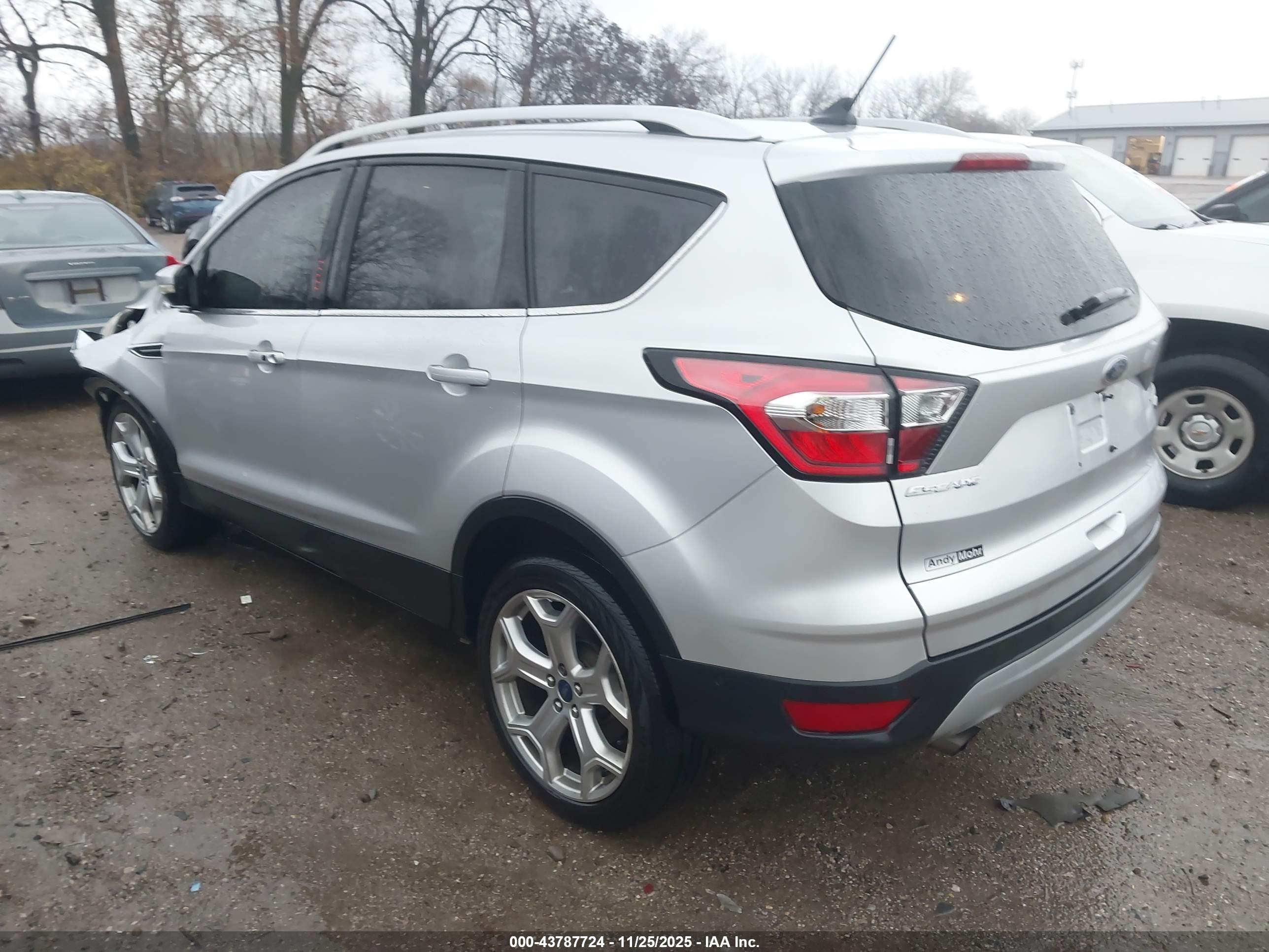 FORD ESCAPE image 3