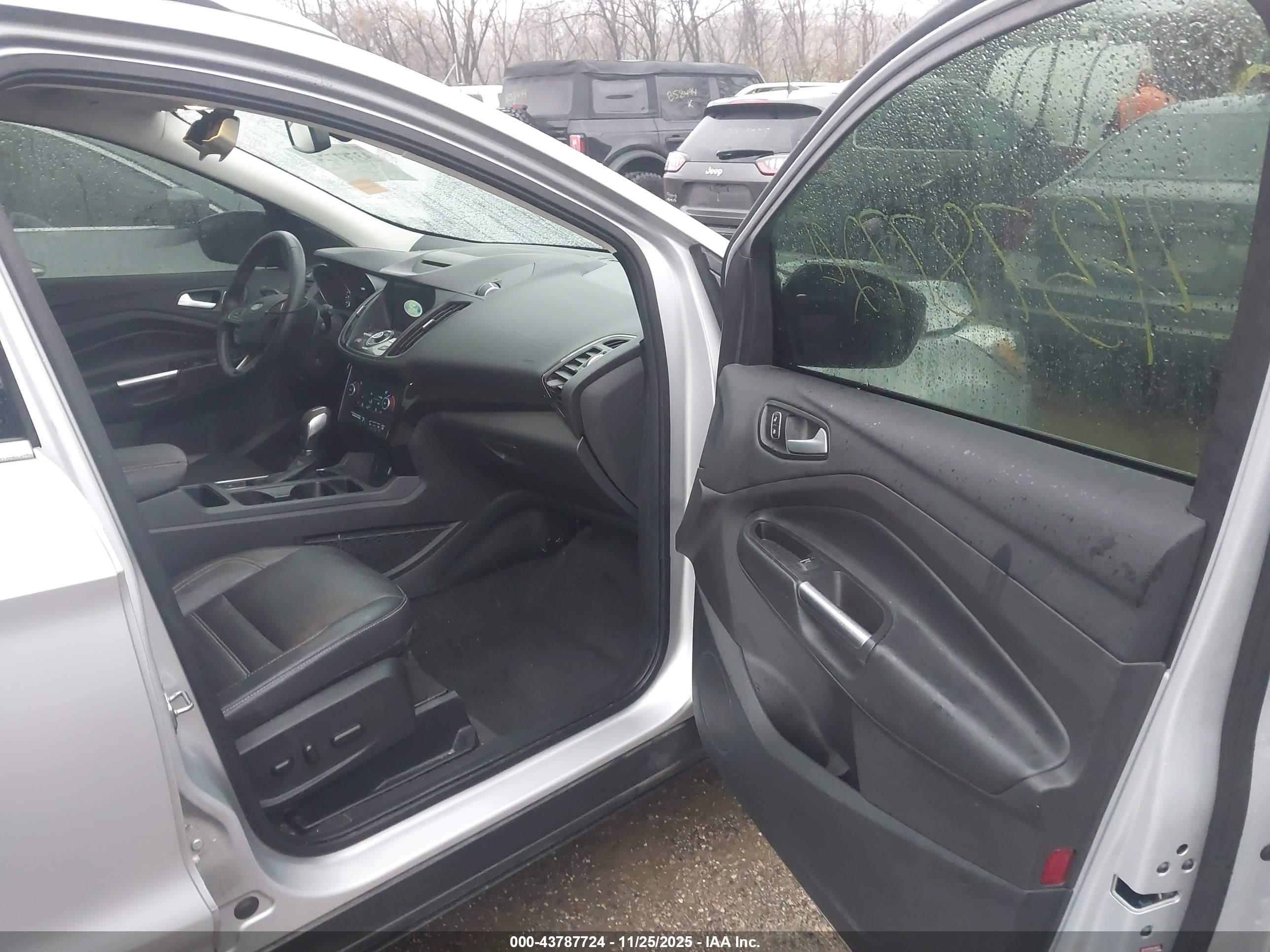 FORD ESCAPE image 5