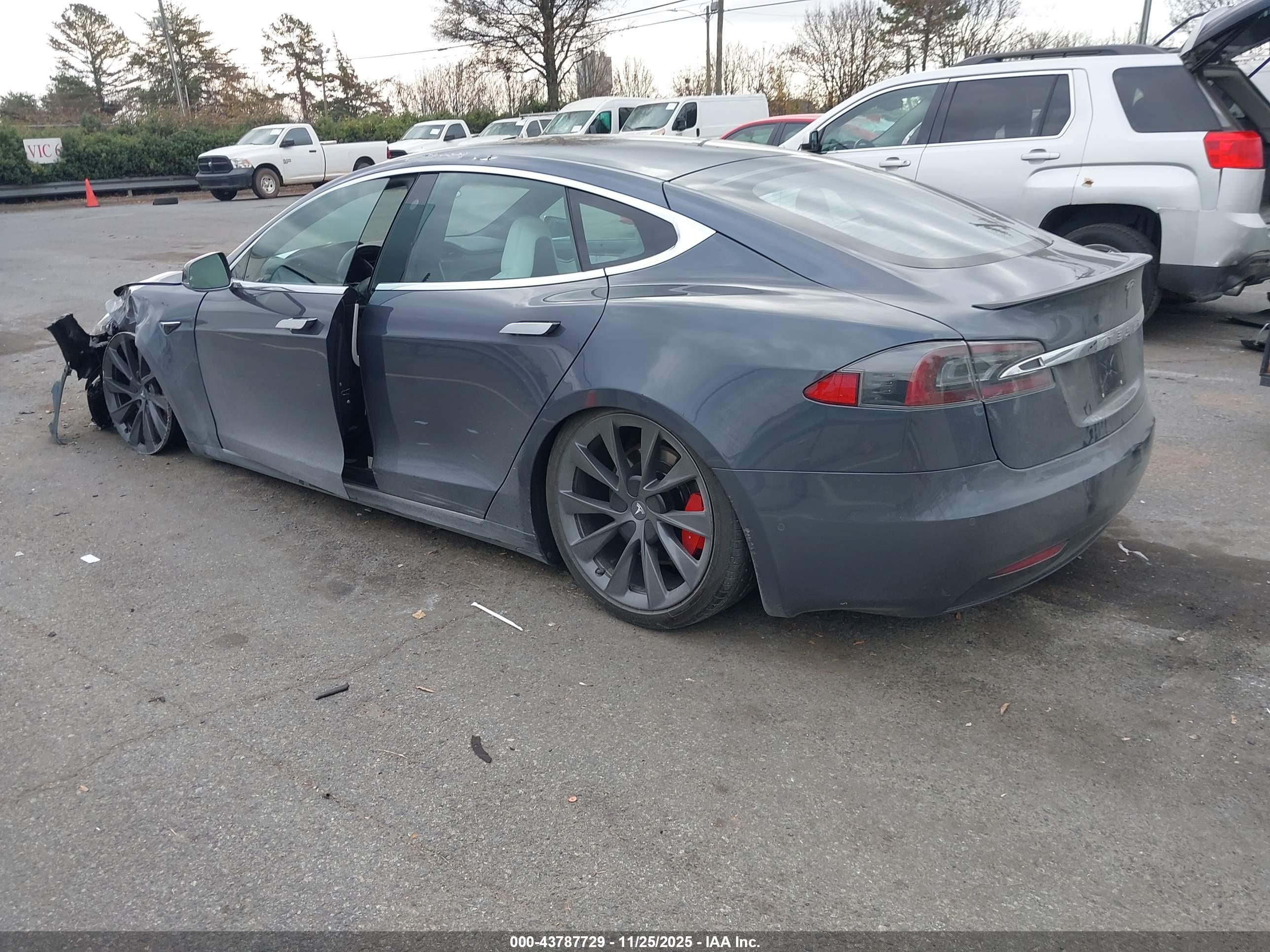 TESLA MODEL image 3