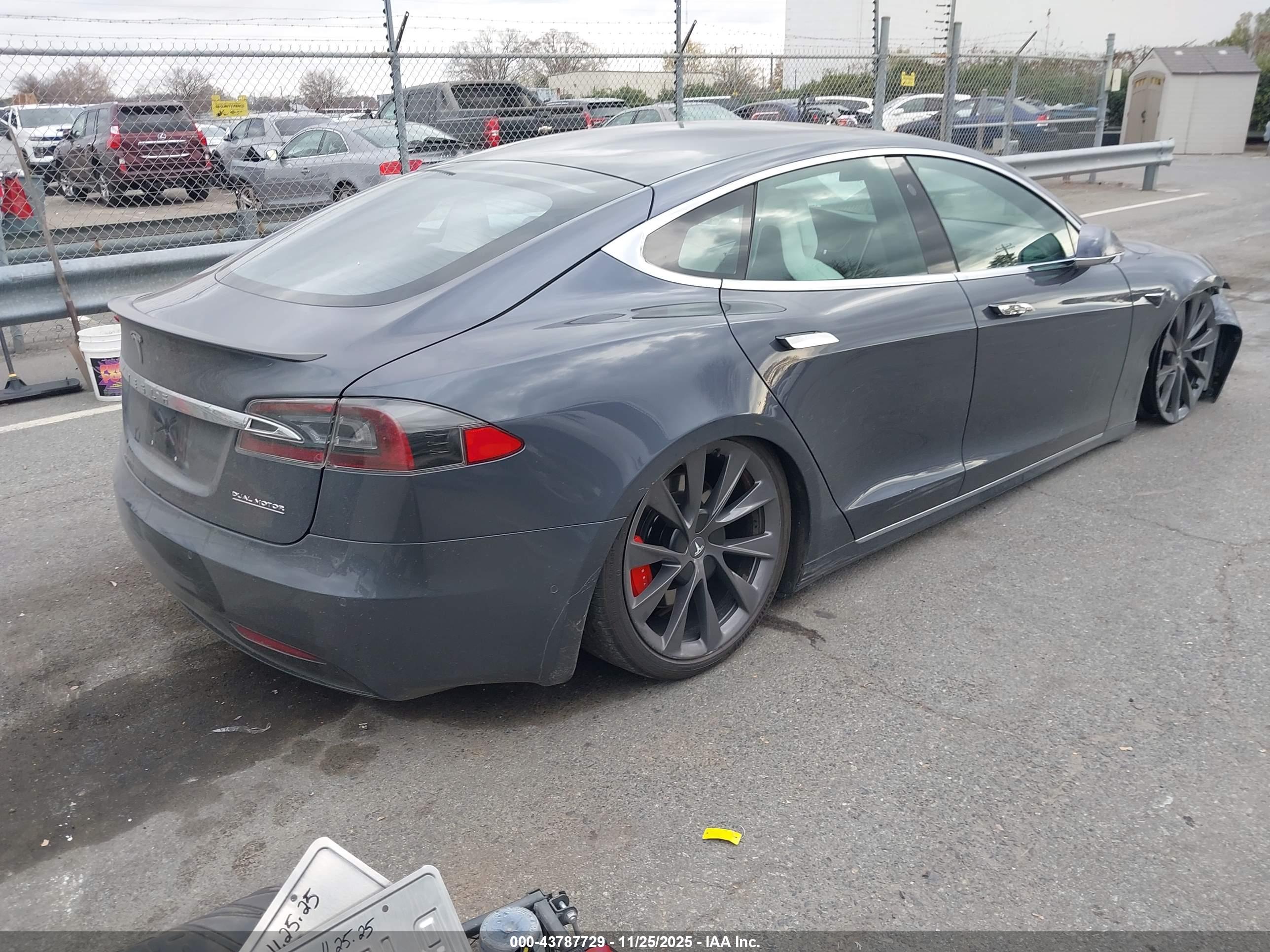 TESLA MODEL image 4
