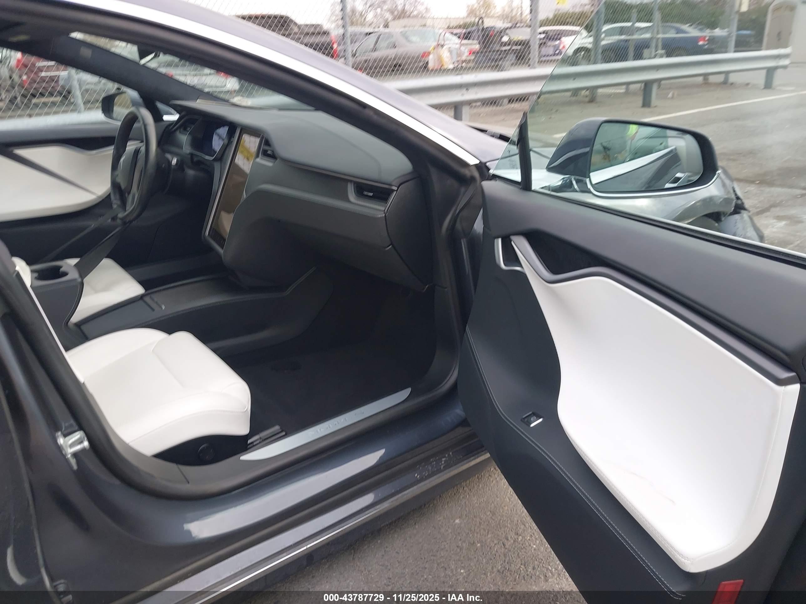 TESLA MODEL image 5