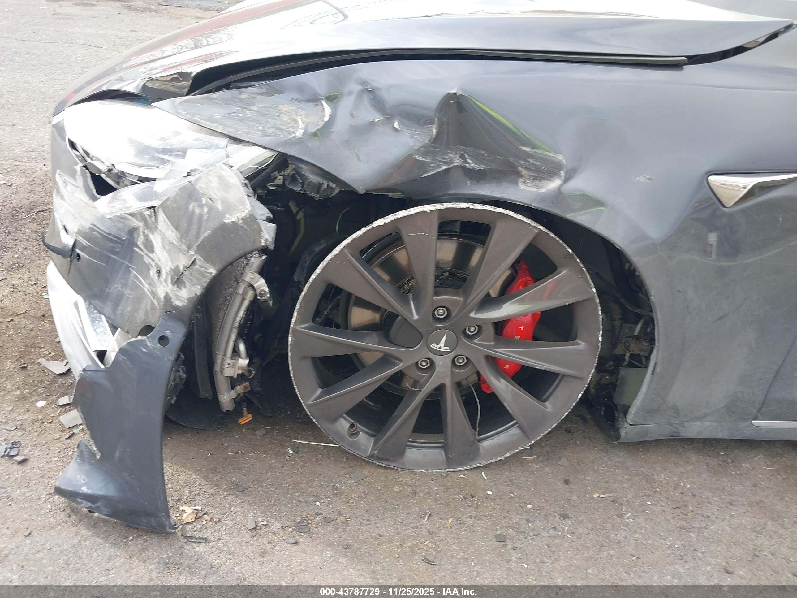 TESLA MODEL image 6