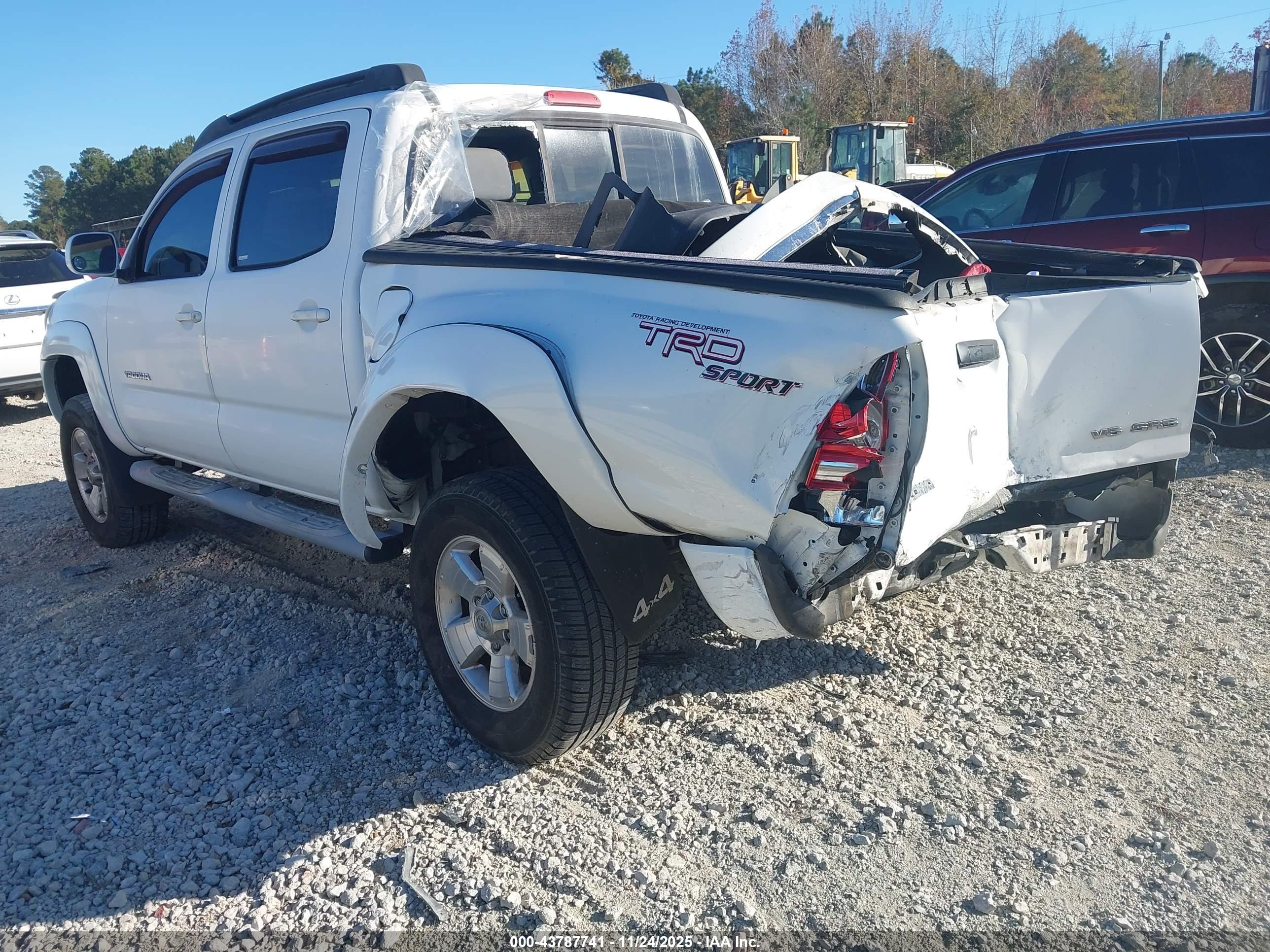 TOYOTA TACOMA image 3