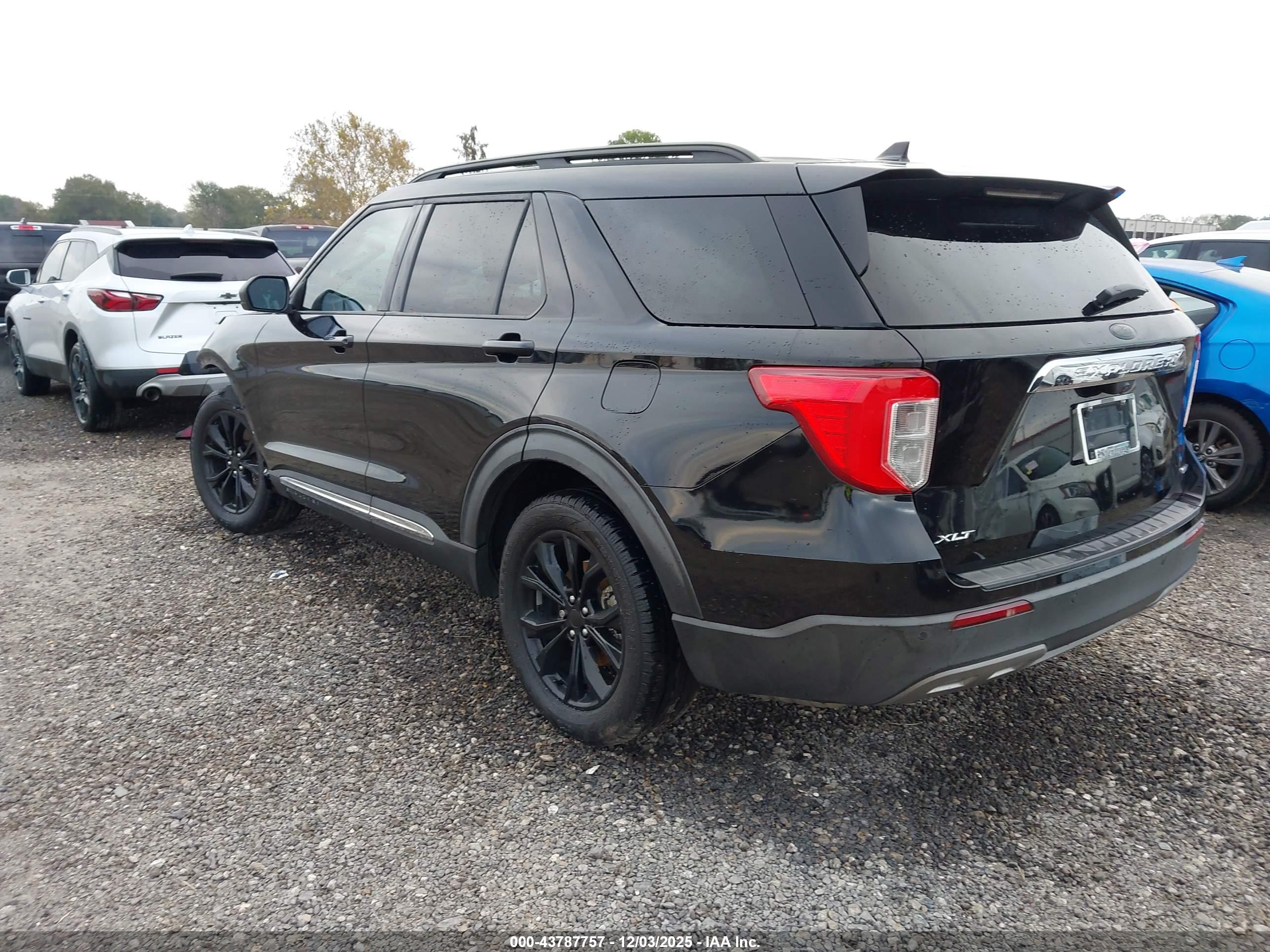FORD EXPLORER image 3