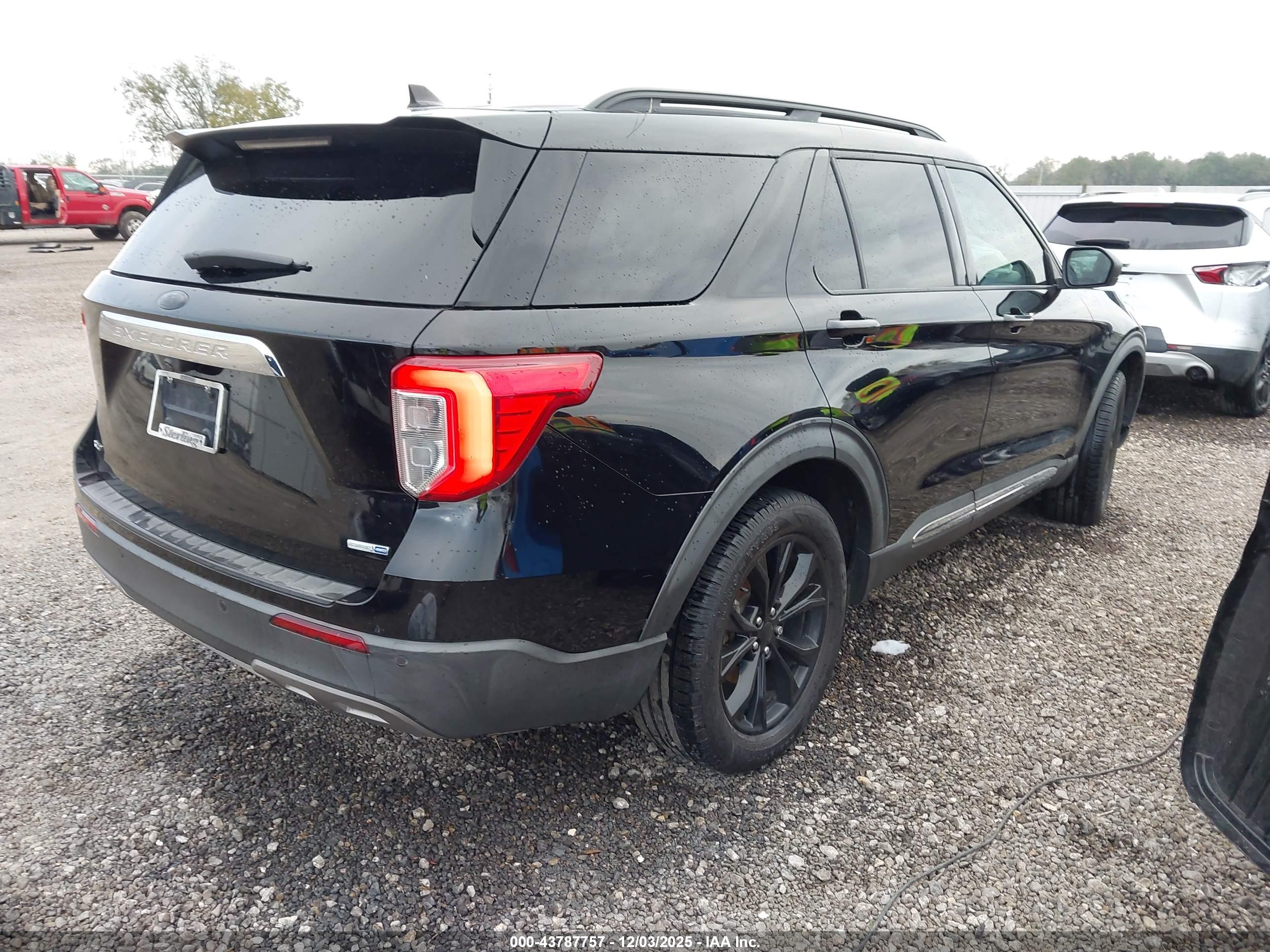 FORD EXPLORER image 4