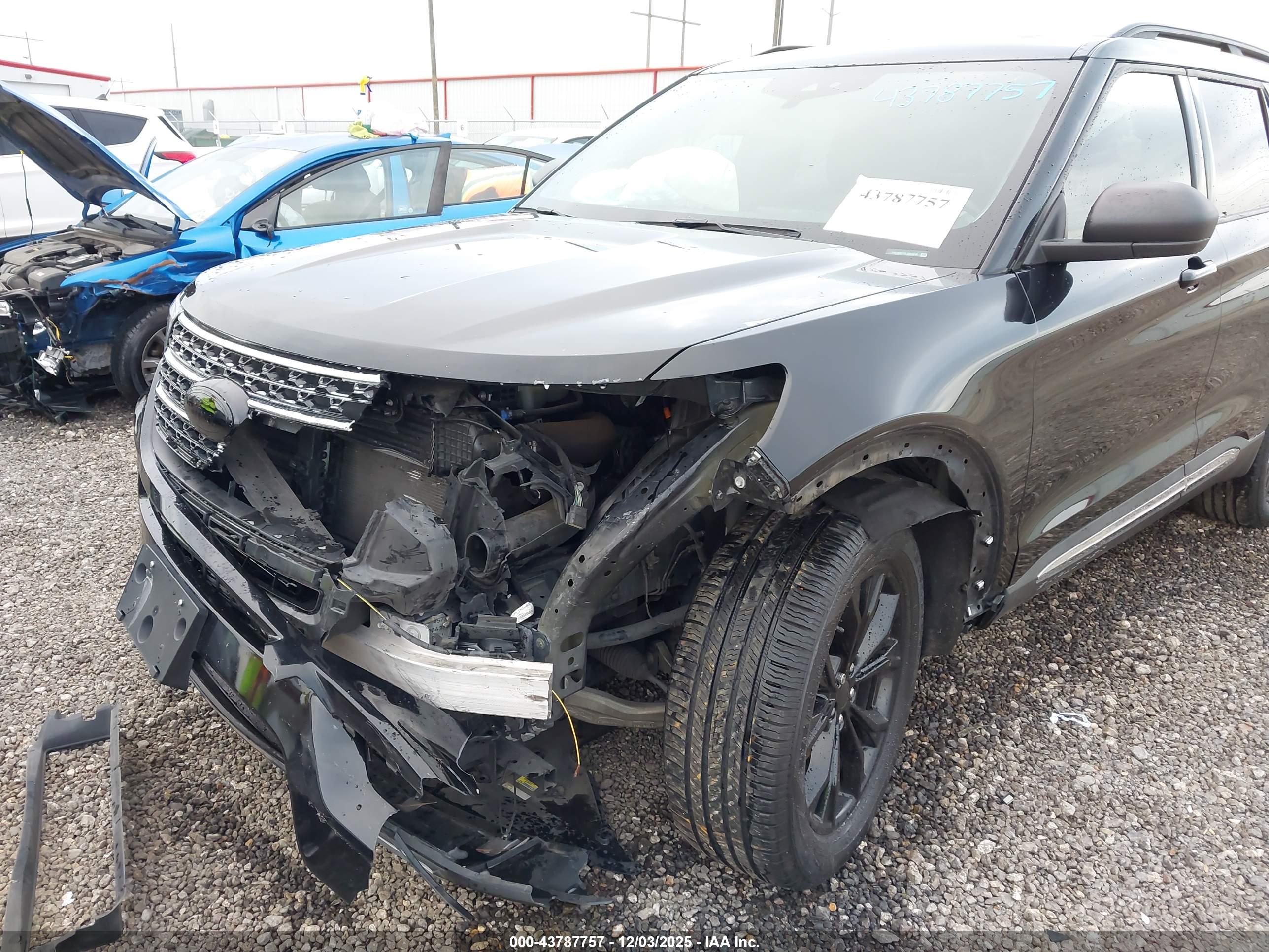 FORD EXPLORER image 6