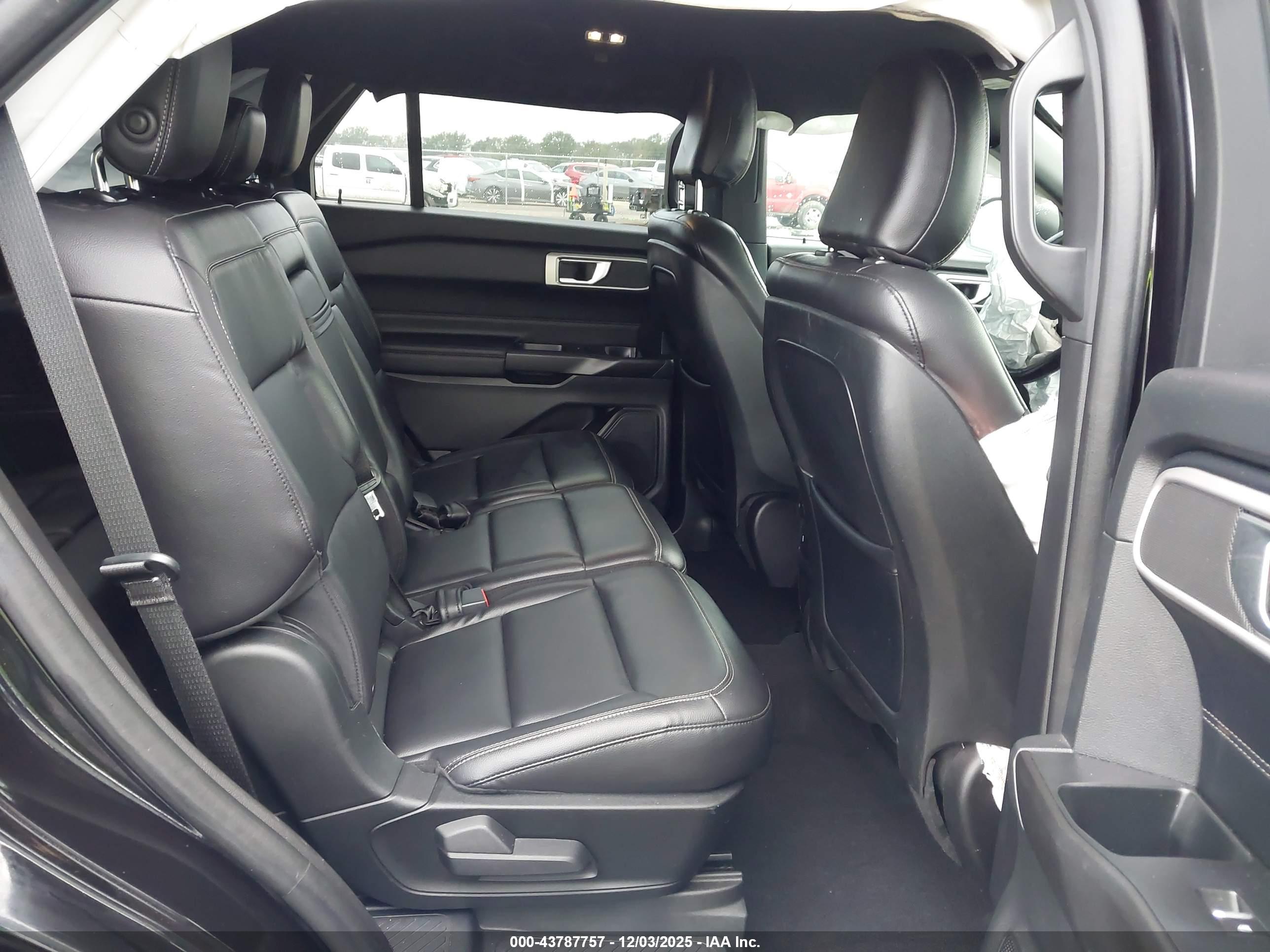 FORD EXPLORER image 8