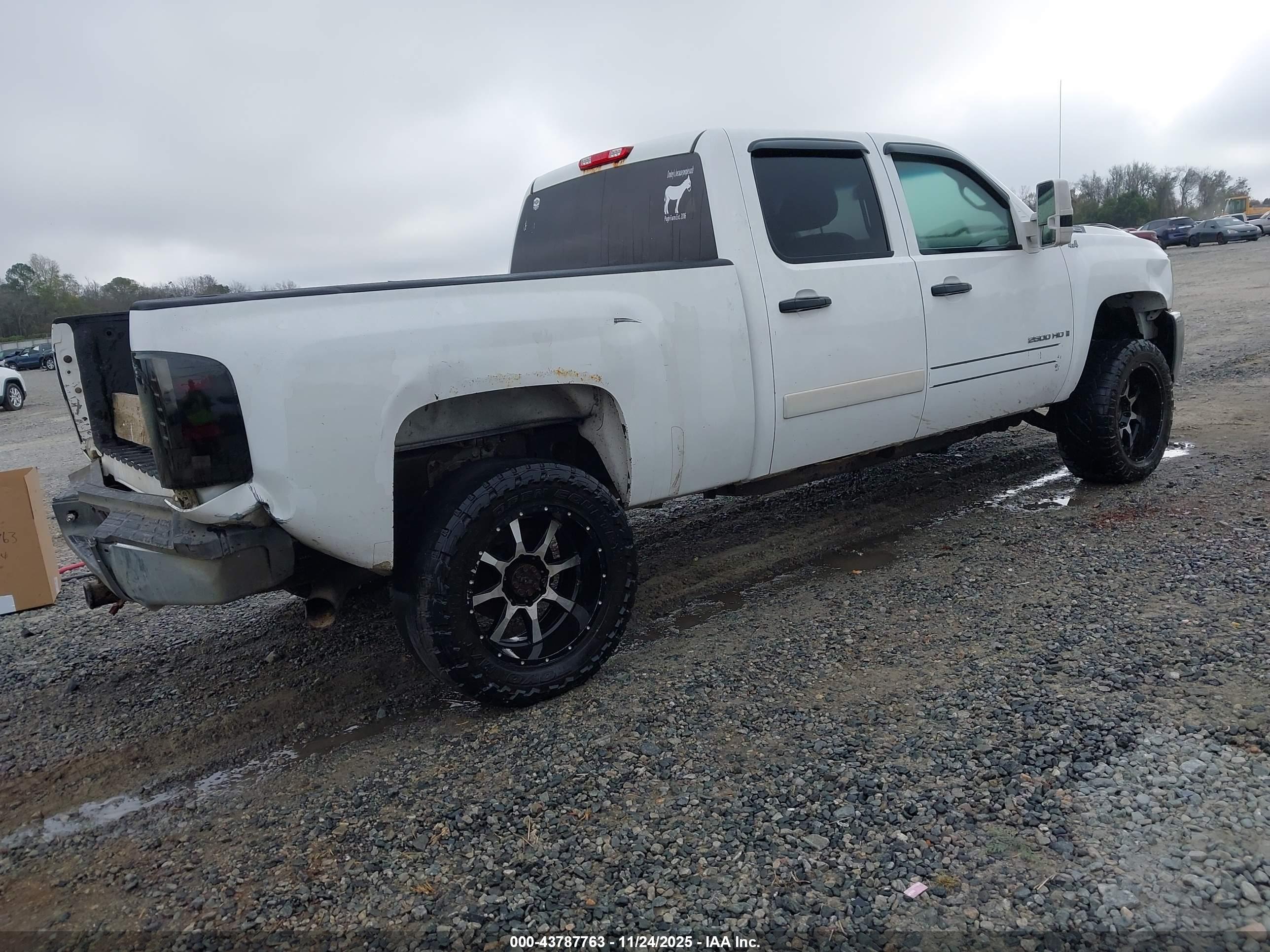CHEVROLET SILVERADO image 4
