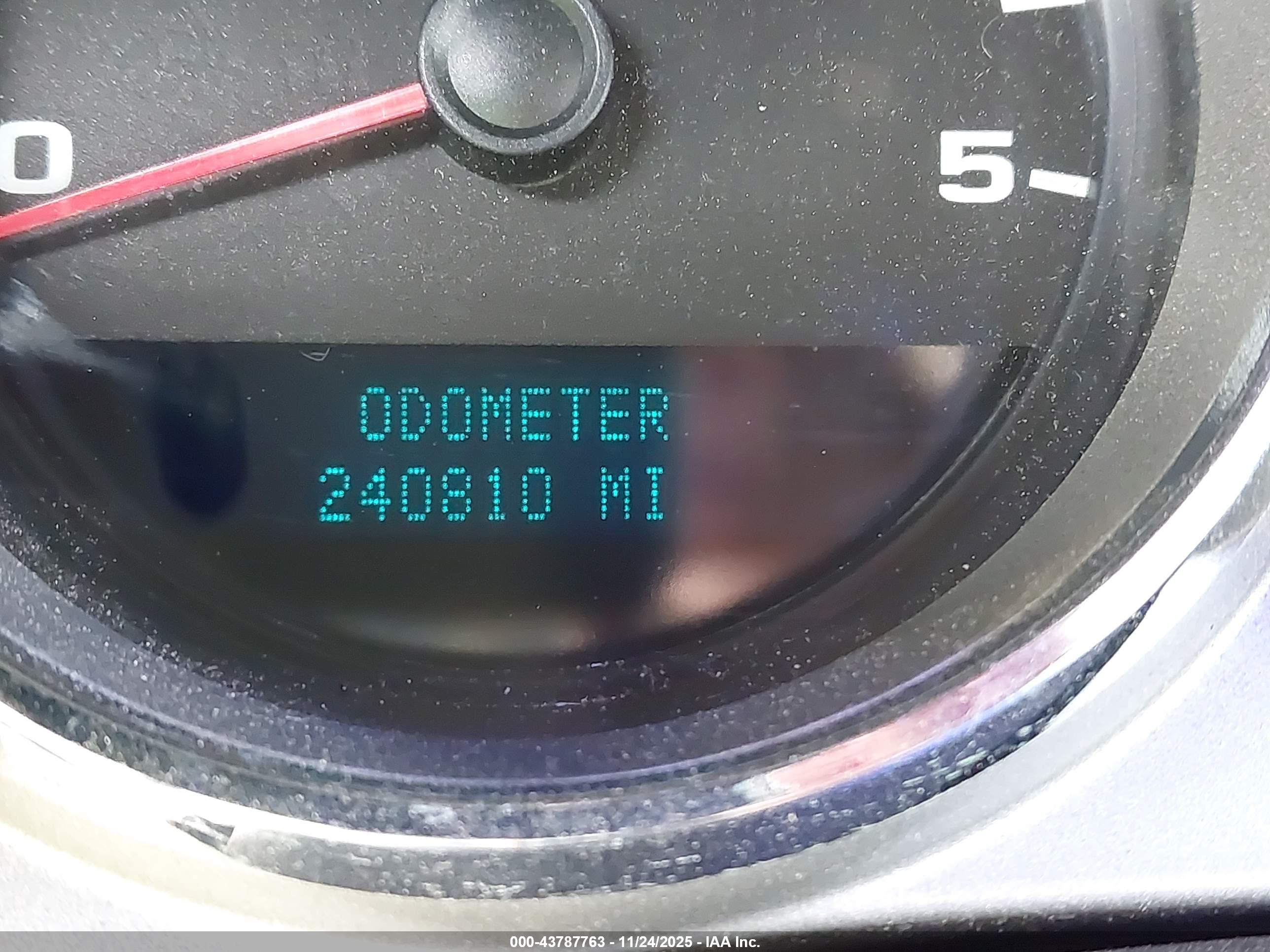 CHEVROLET SILVERADO image 7