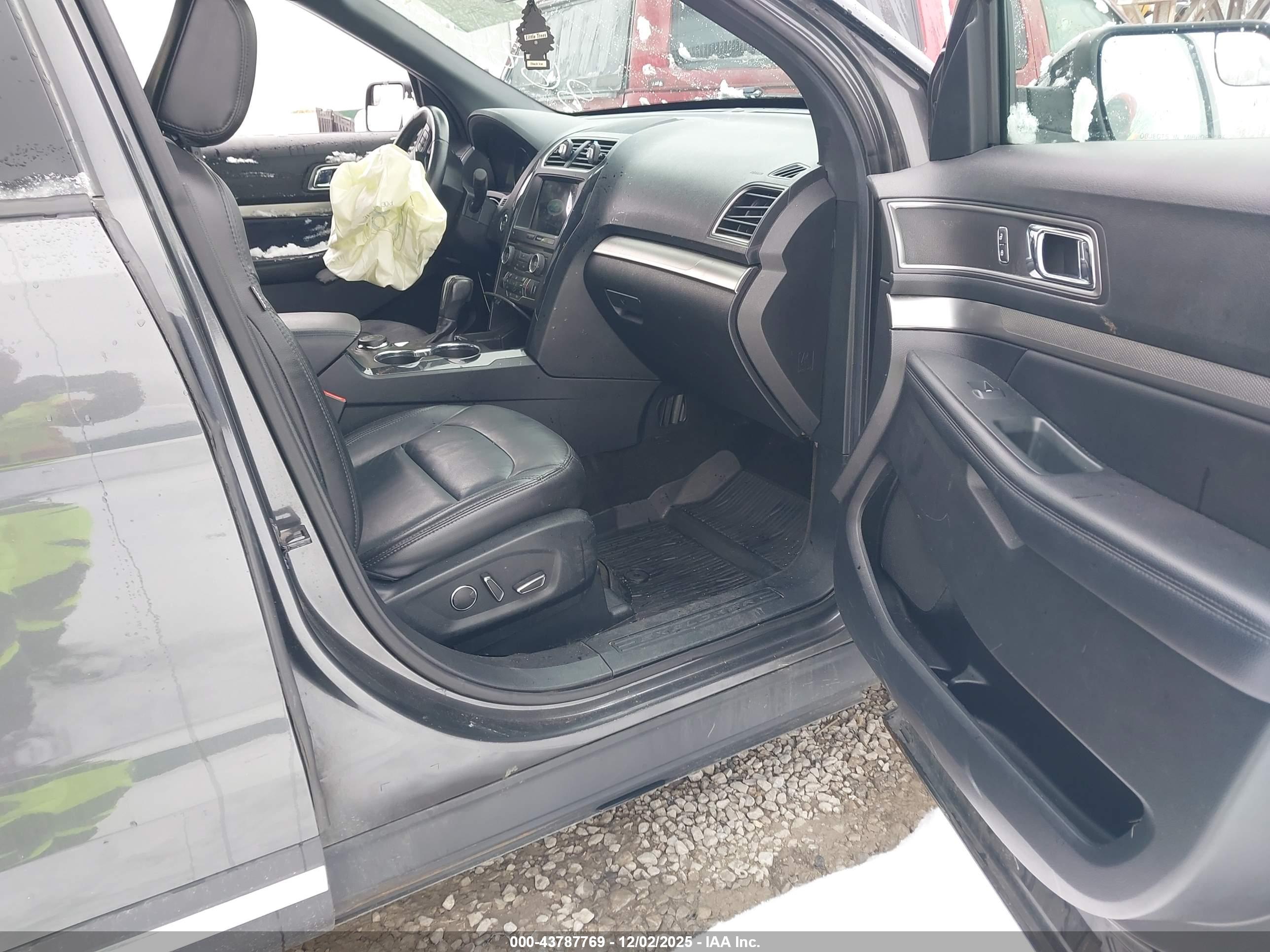 FORD EXPLORER image 5