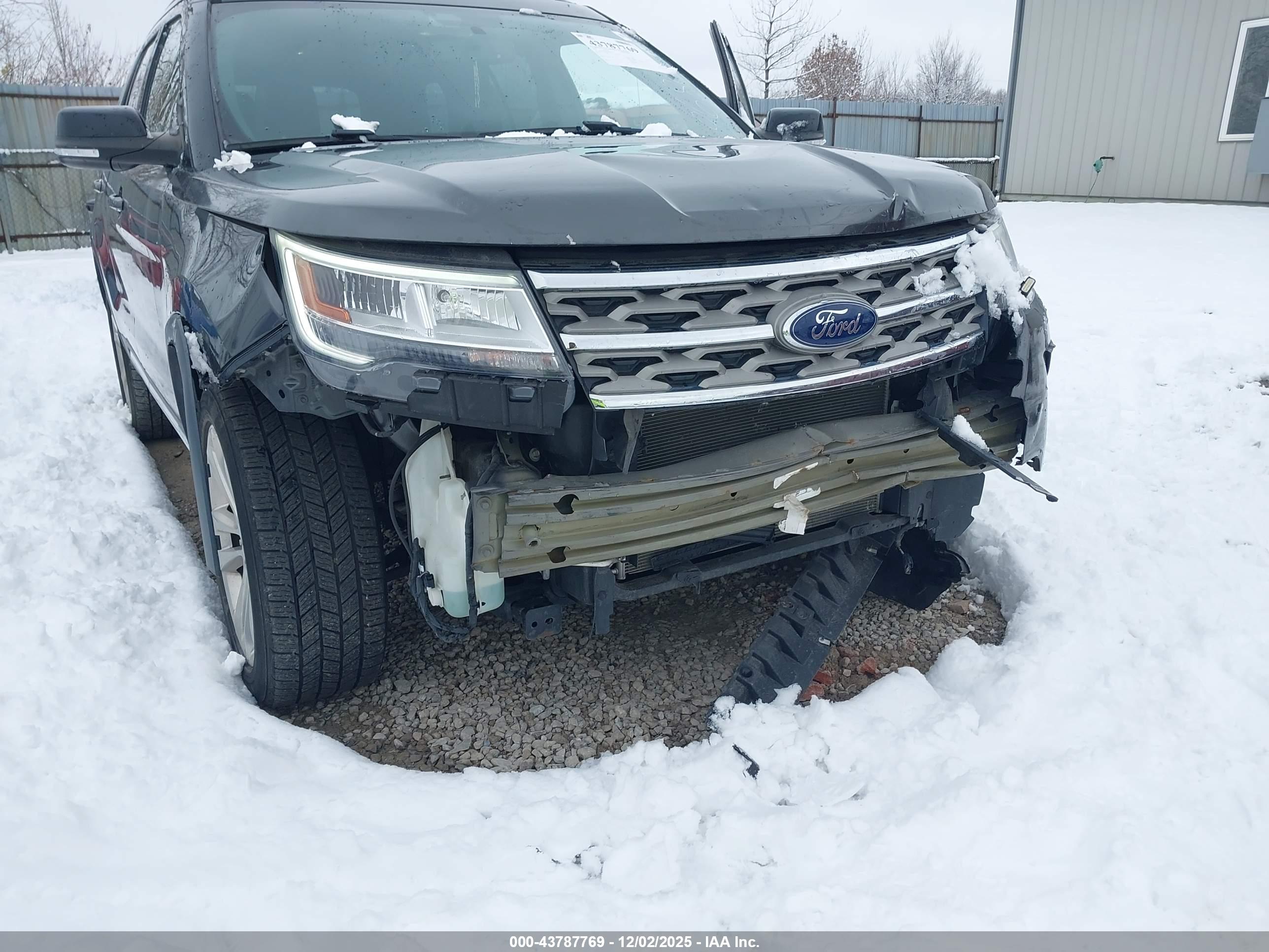 FORD EXPLORER image 6