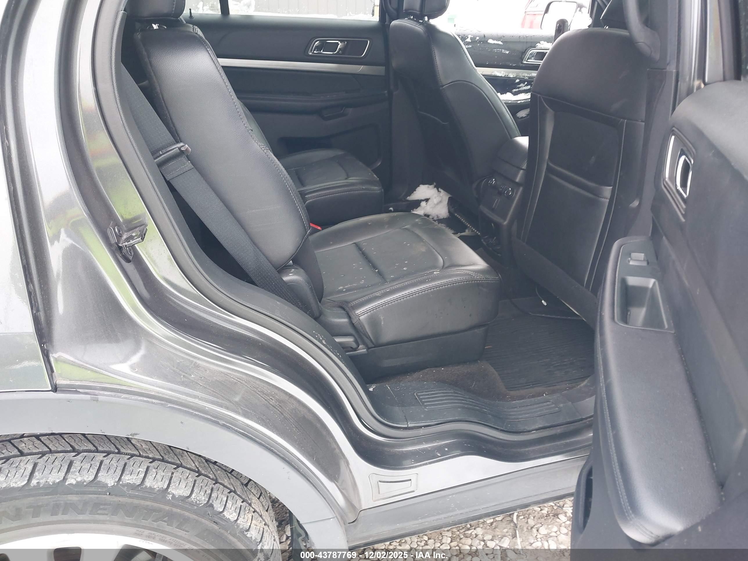 FORD EXPLORER image 8