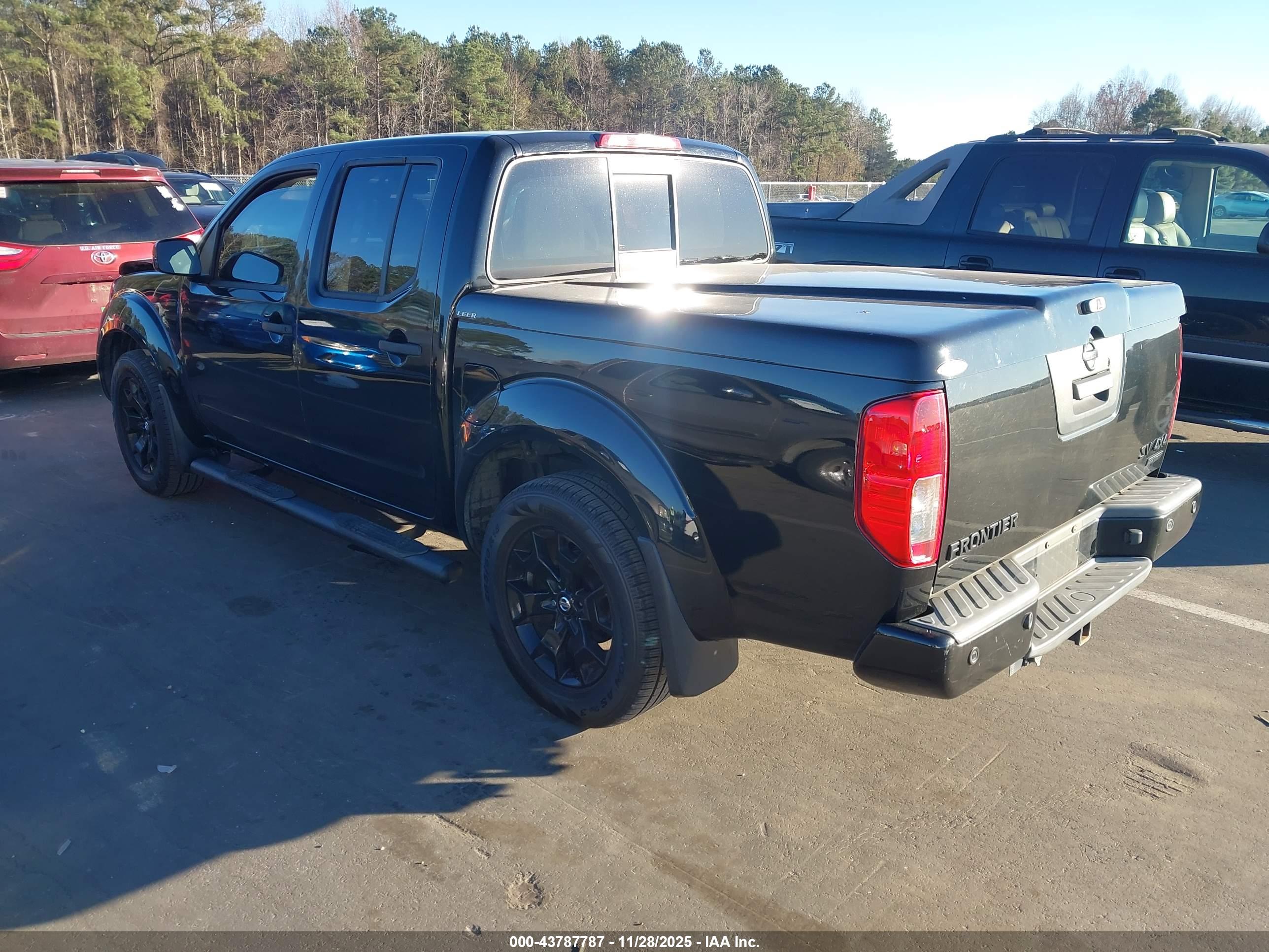 NISSAN FRONTIER image 3