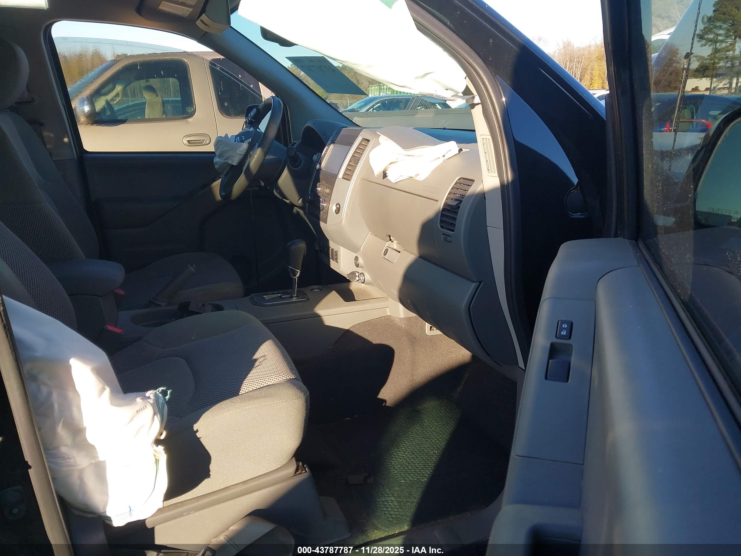 NISSAN FRONTIER image 5