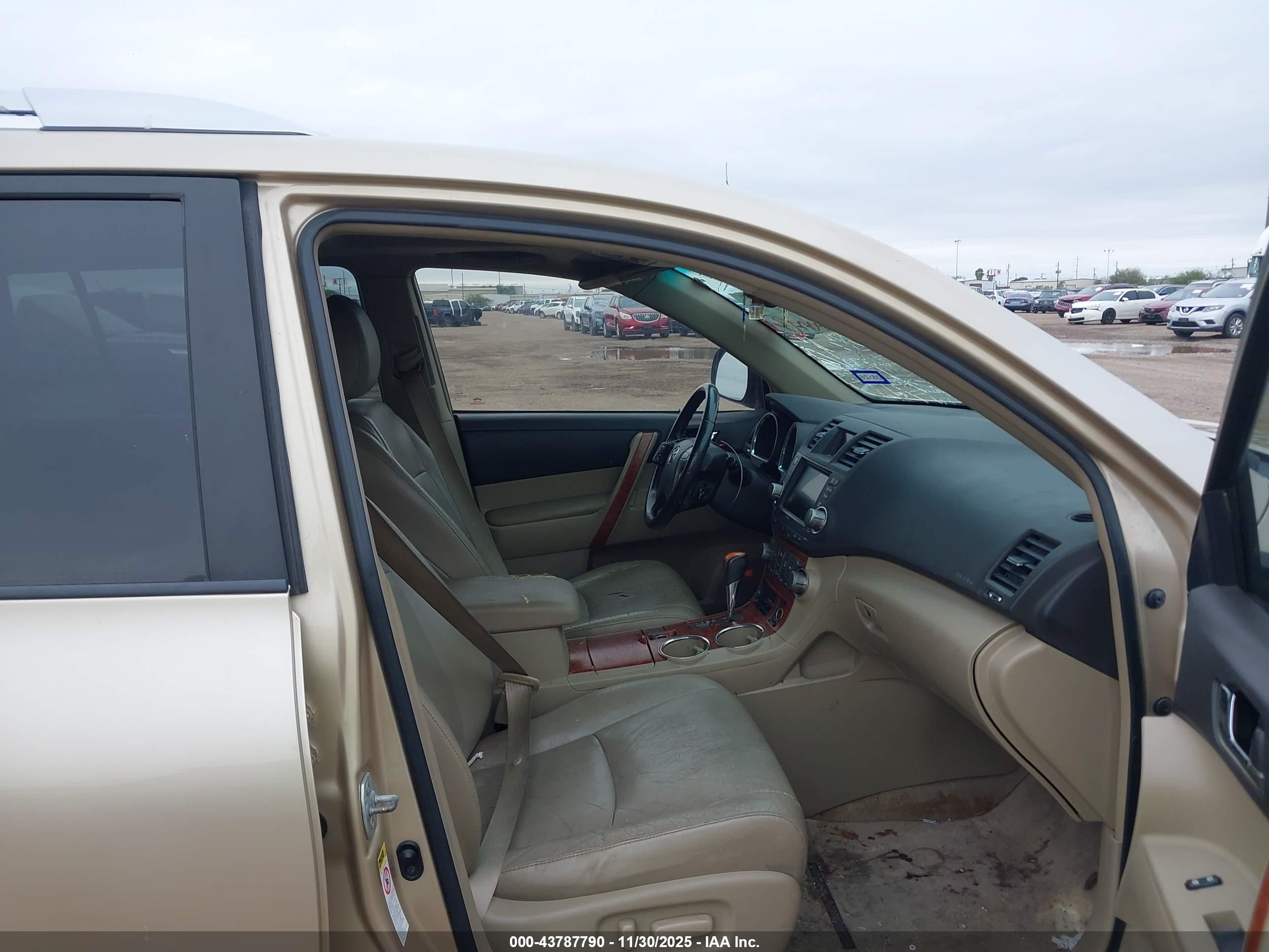 TOYOTA HIGHLANDER image 5