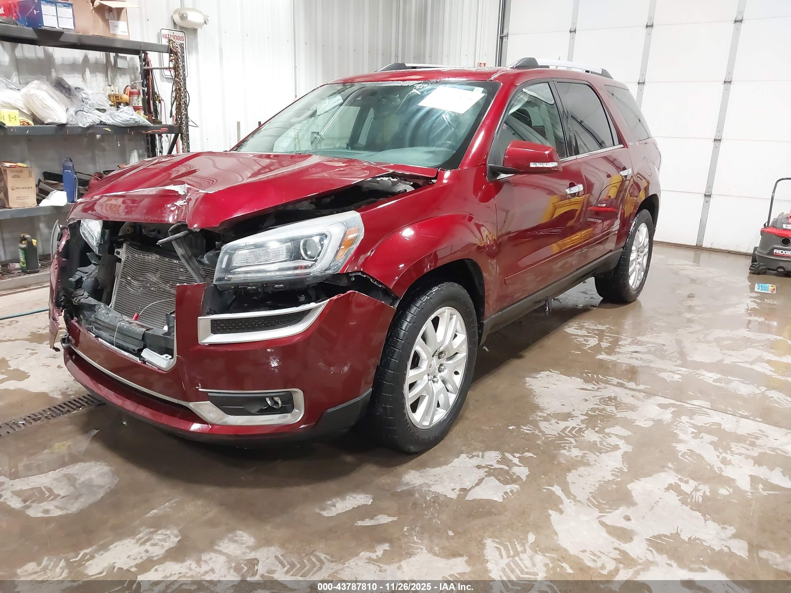 GMC ACADIA image 2