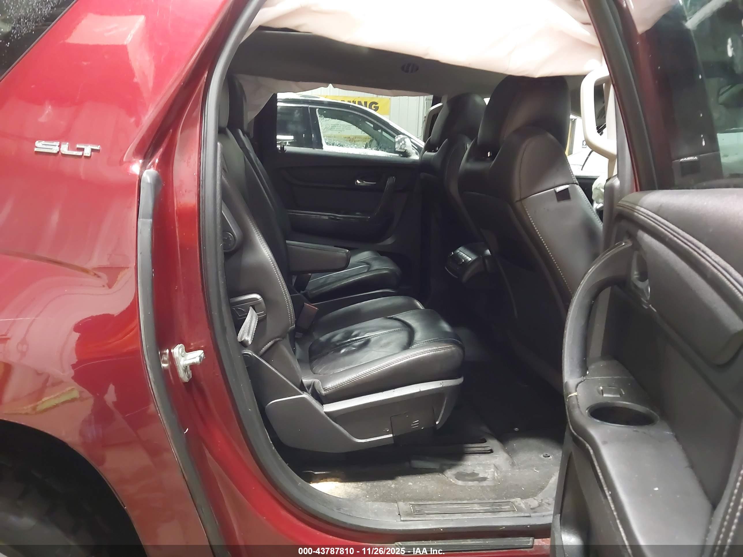 GMC ACADIA image 8