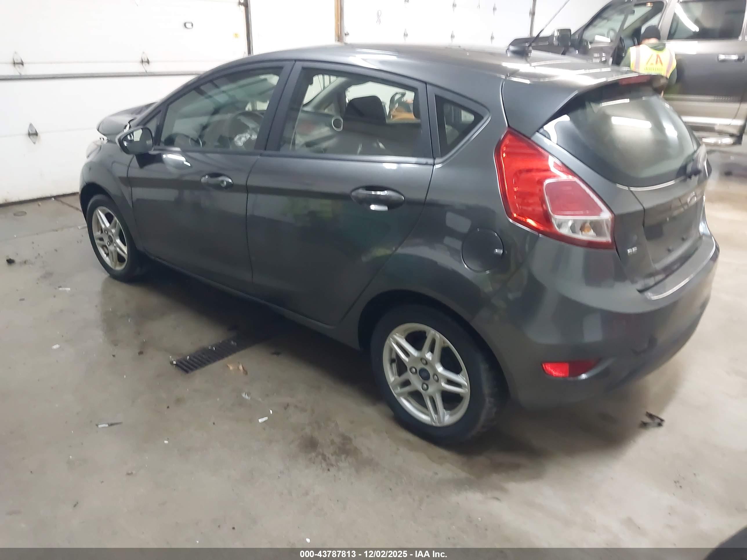 FORD FIESTA image 3
