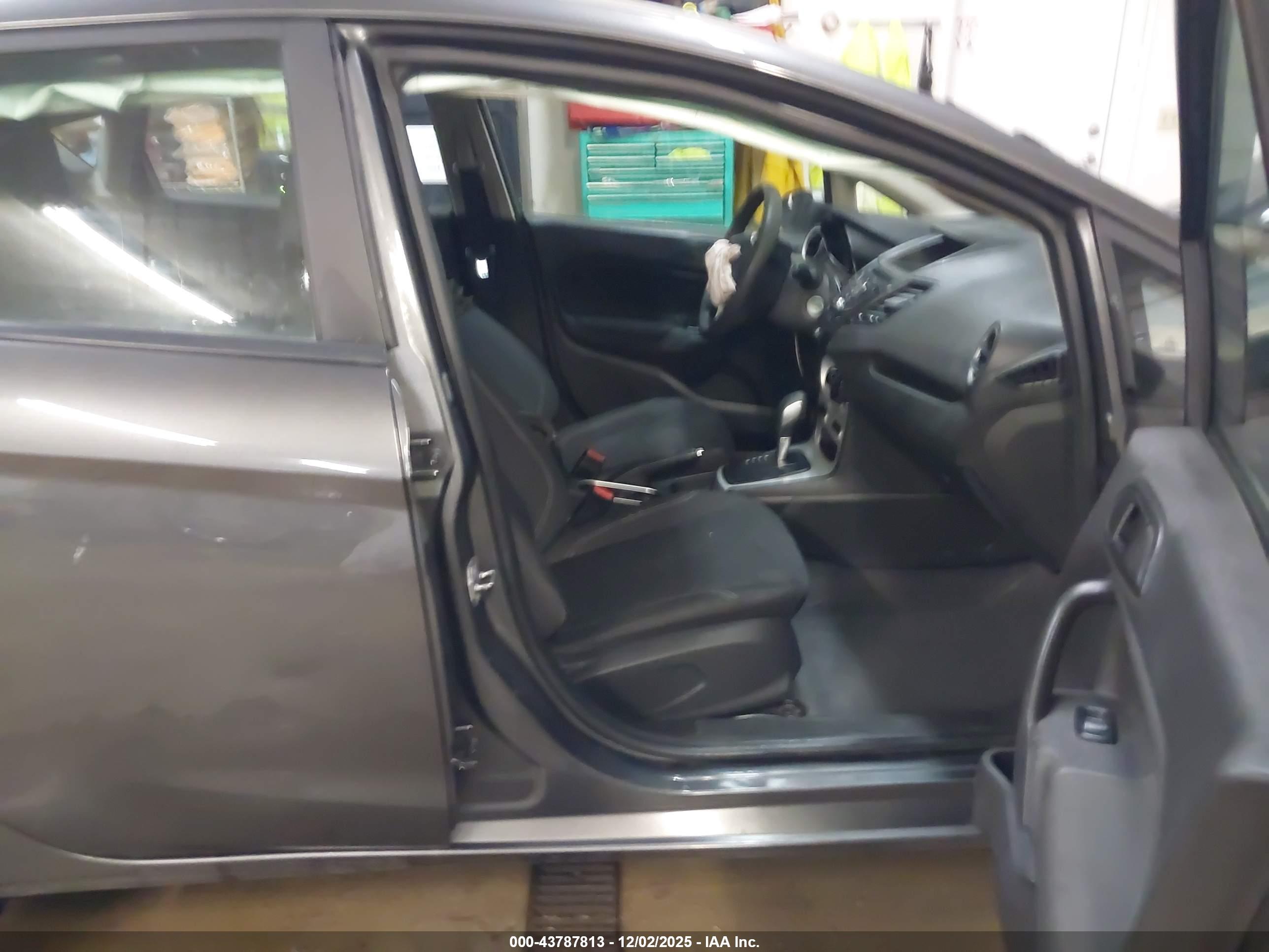 FORD FIESTA image 5