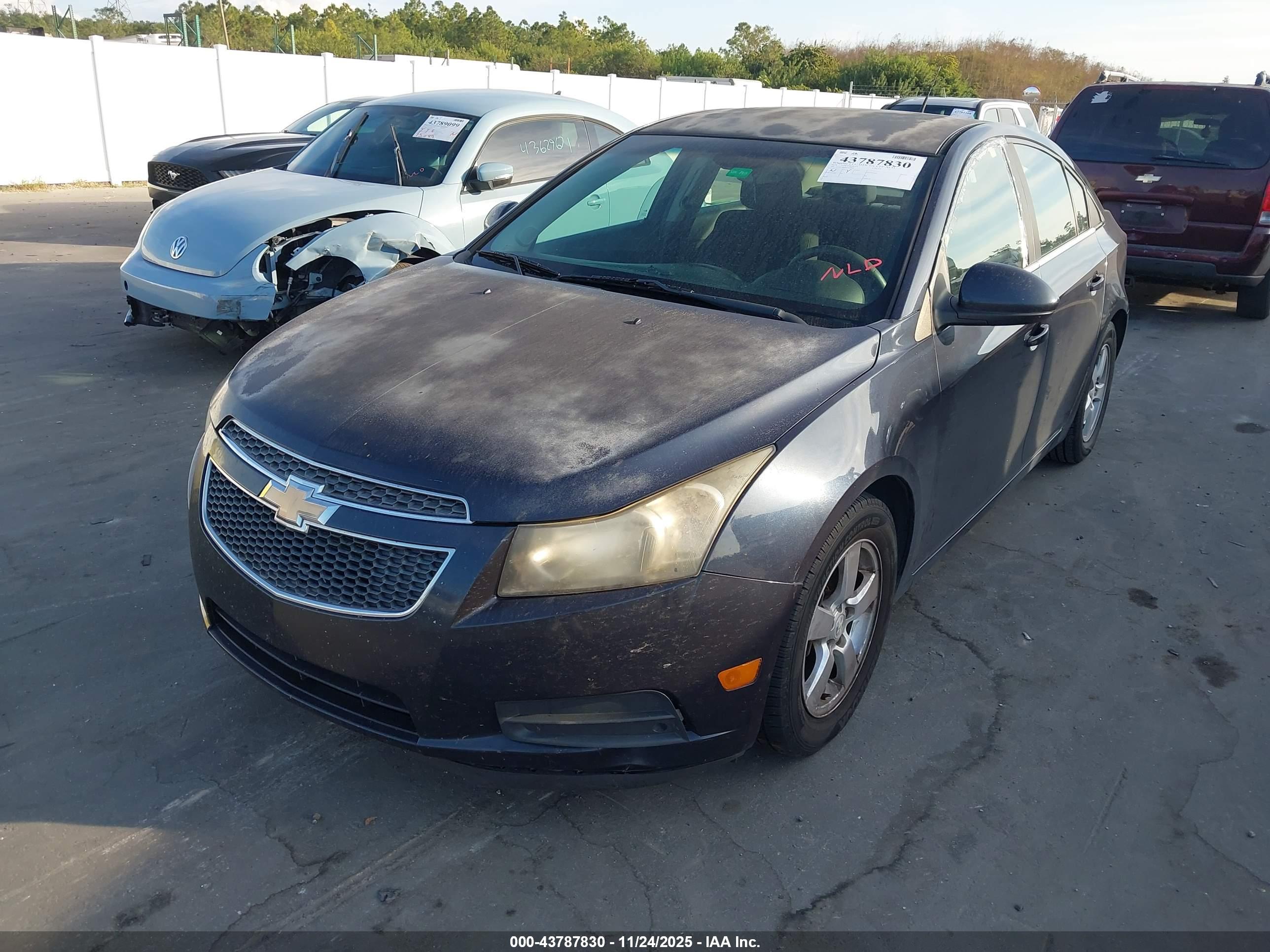 CHEVROLET CRUZE image 2