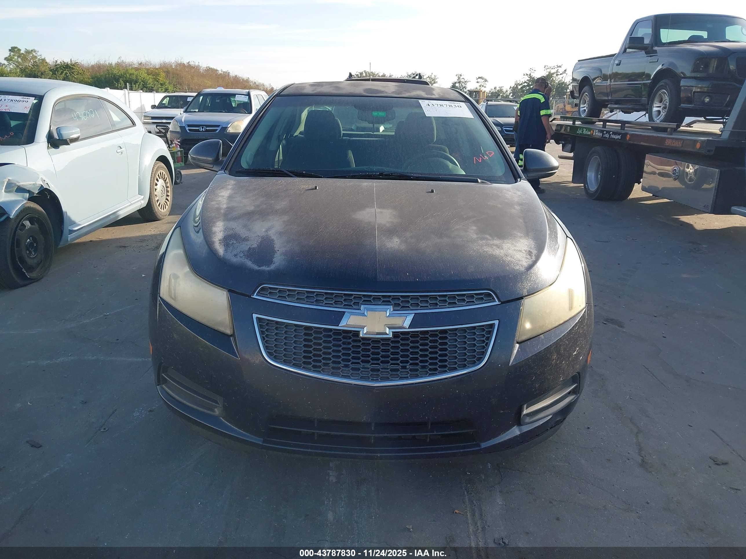 CHEVROLET CRUZE image 6