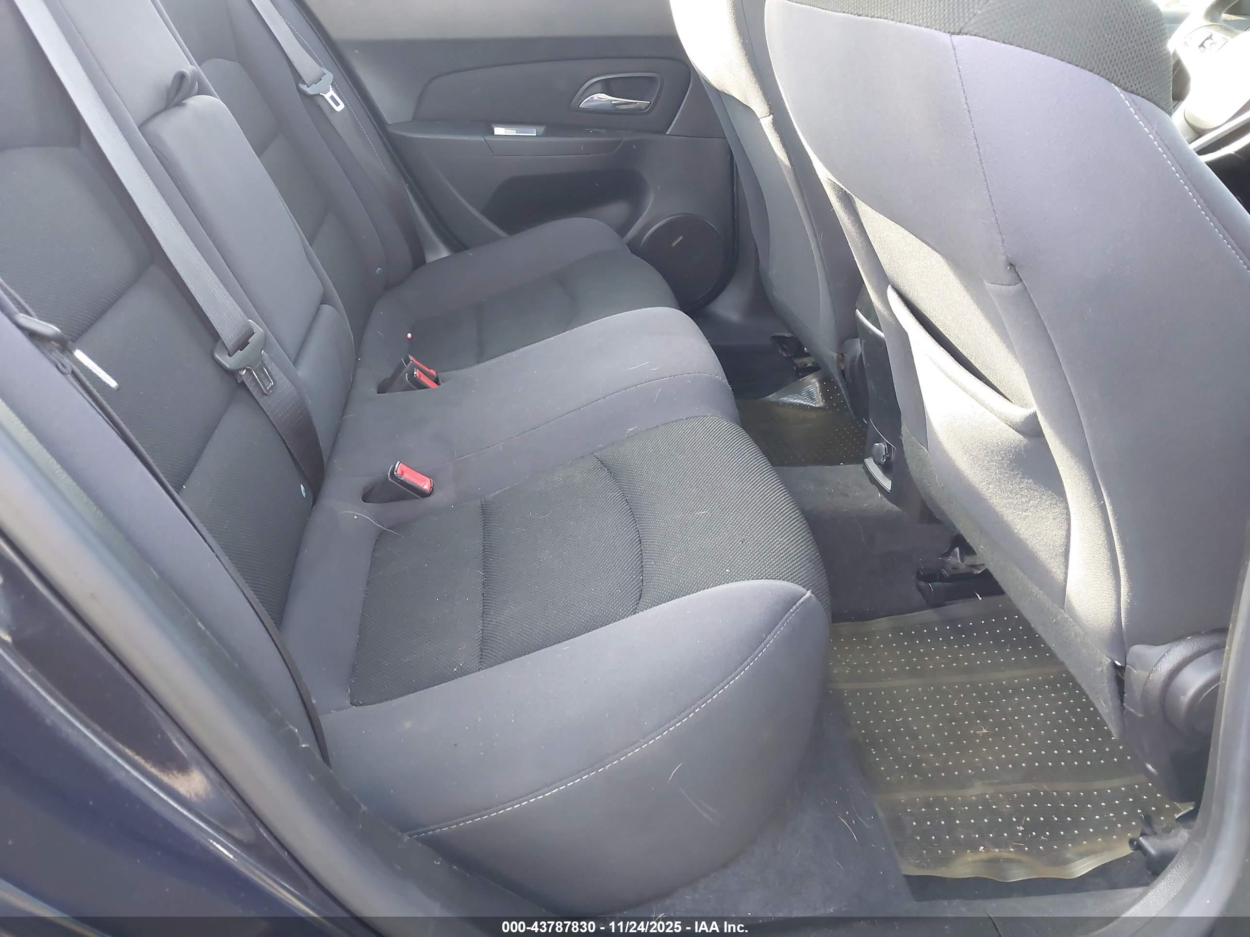 CHEVROLET CRUZE image 8