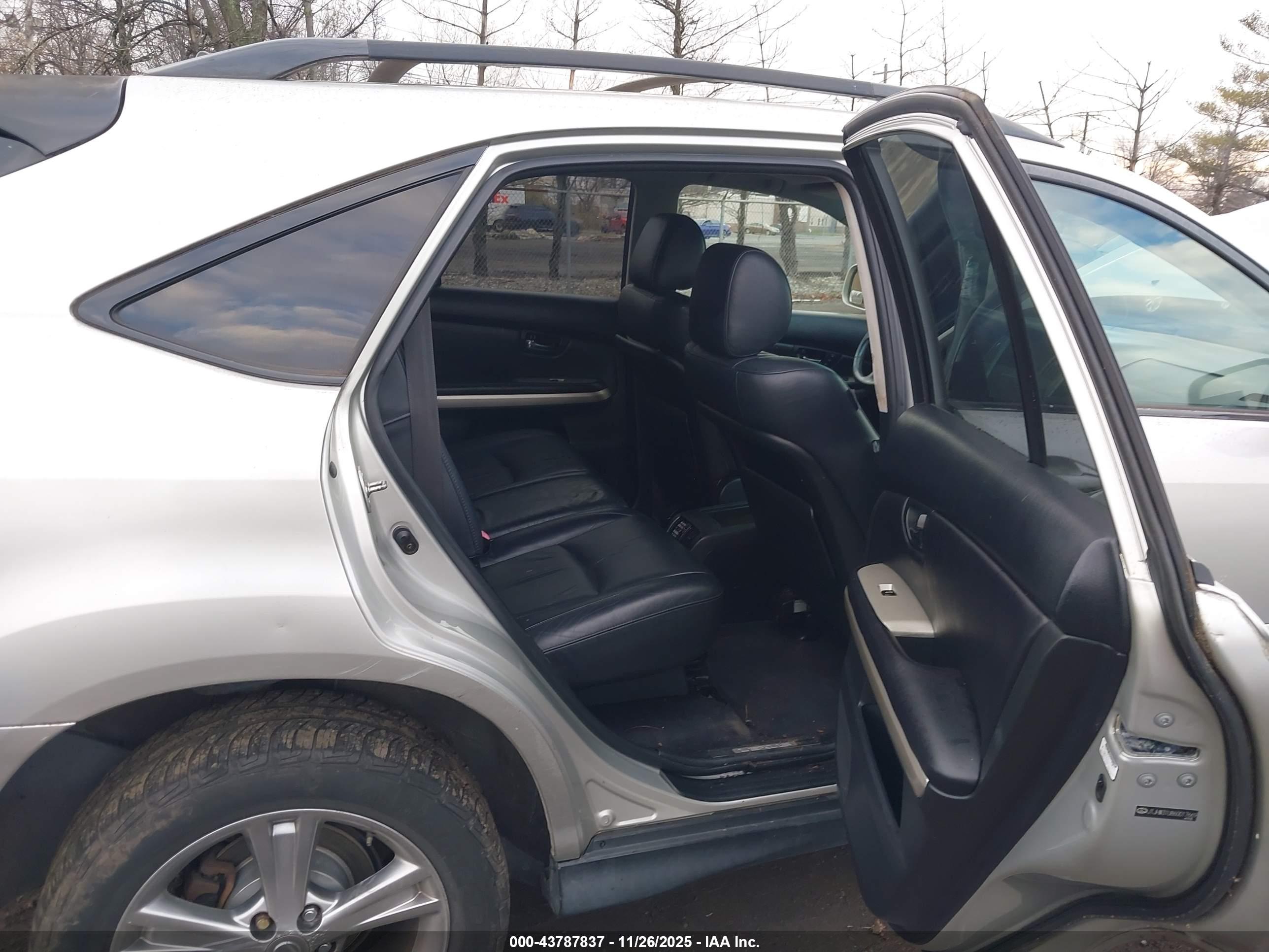 LEXUS RX image 8