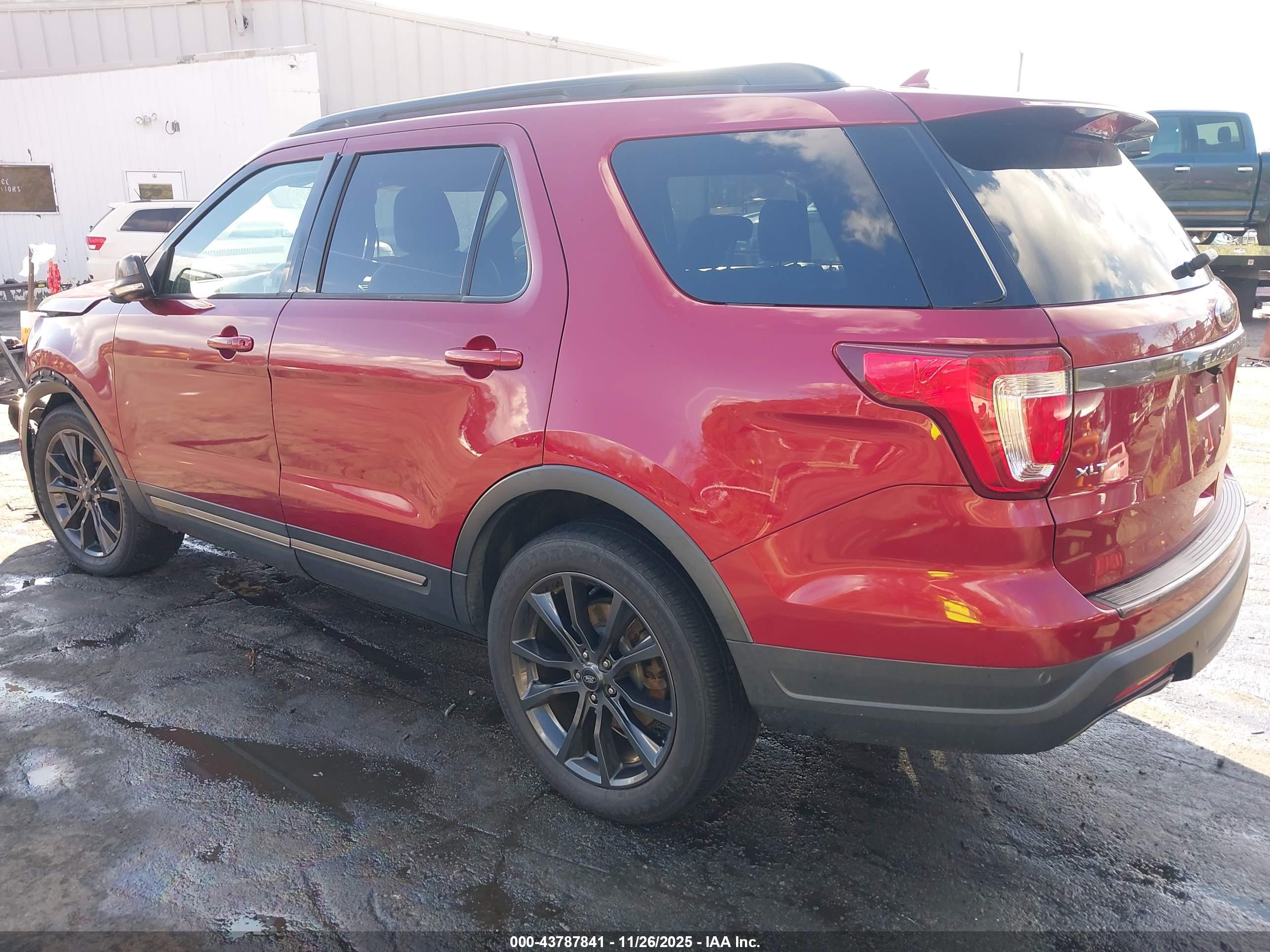 FORD EXPLORER image 3