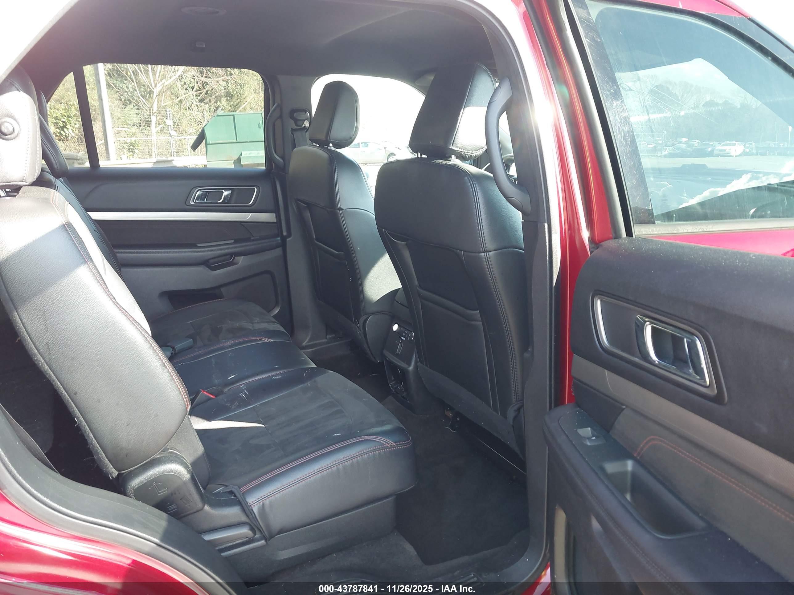 FORD EXPLORER image 8