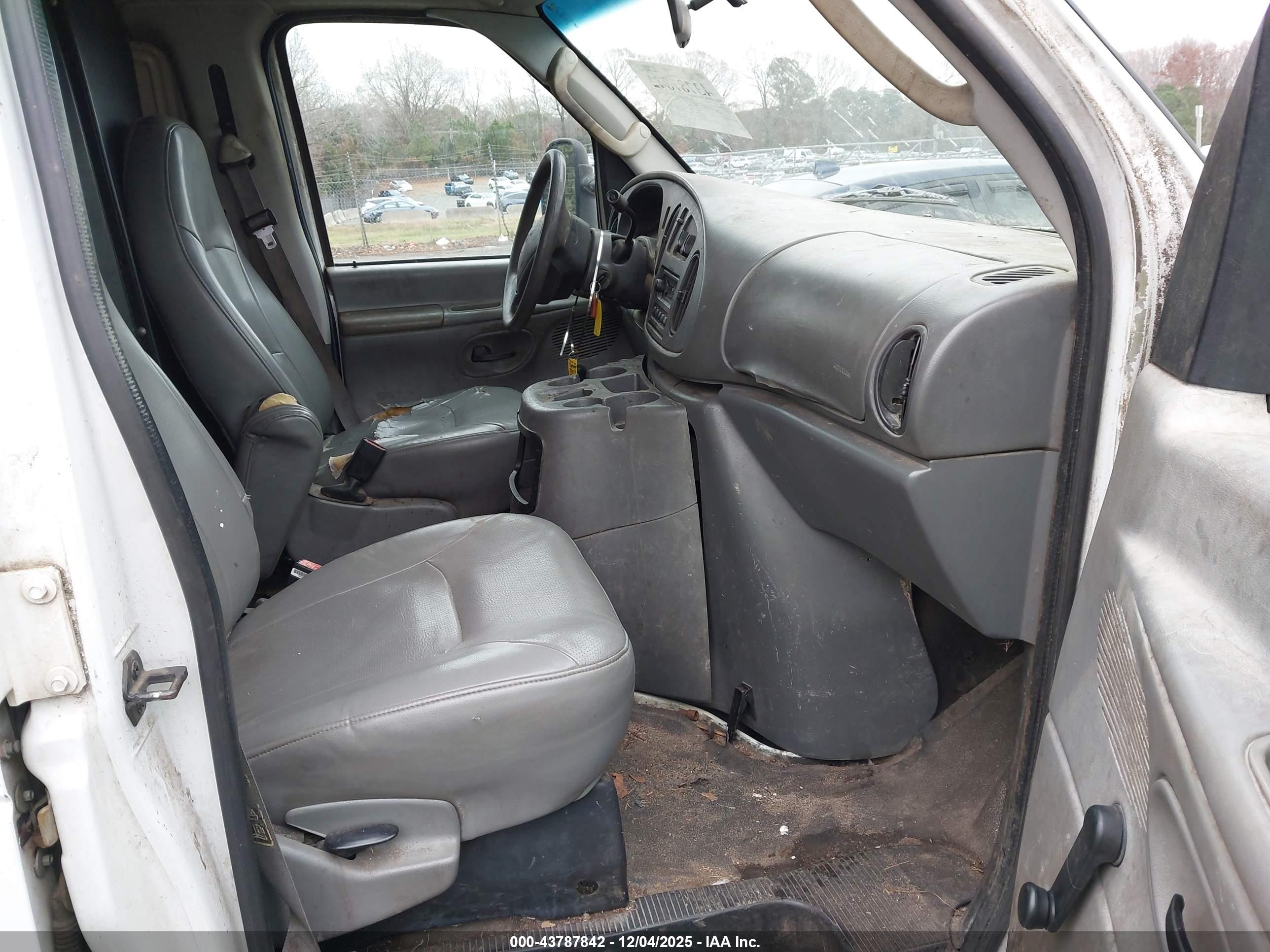 FORD E-250 image 5