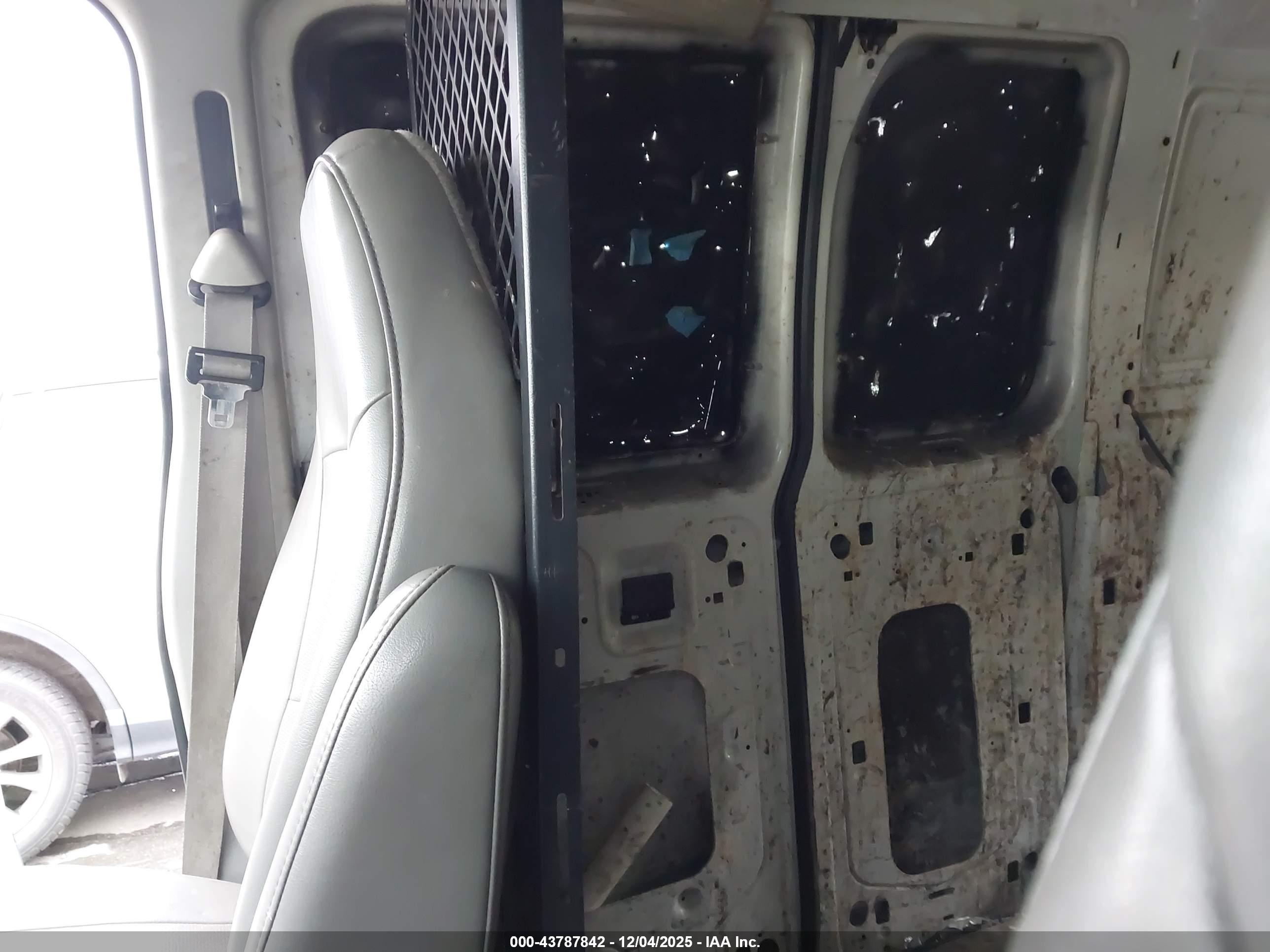 FORD E-250 image 8