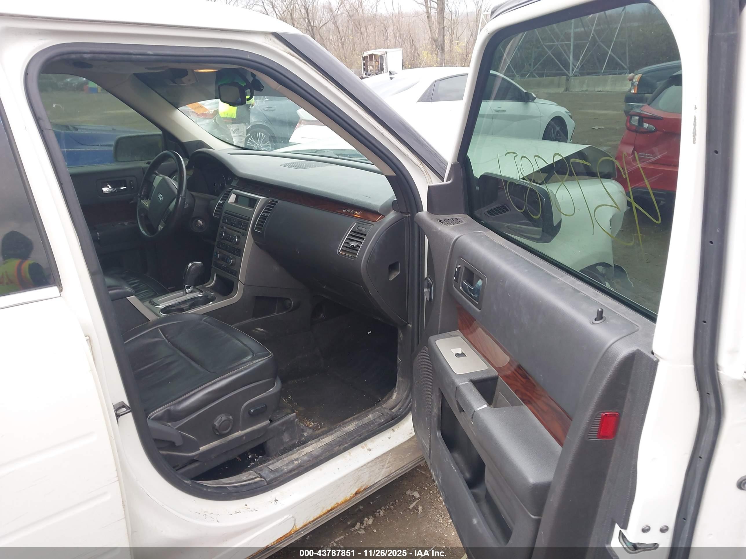 FORD FLEX image 5