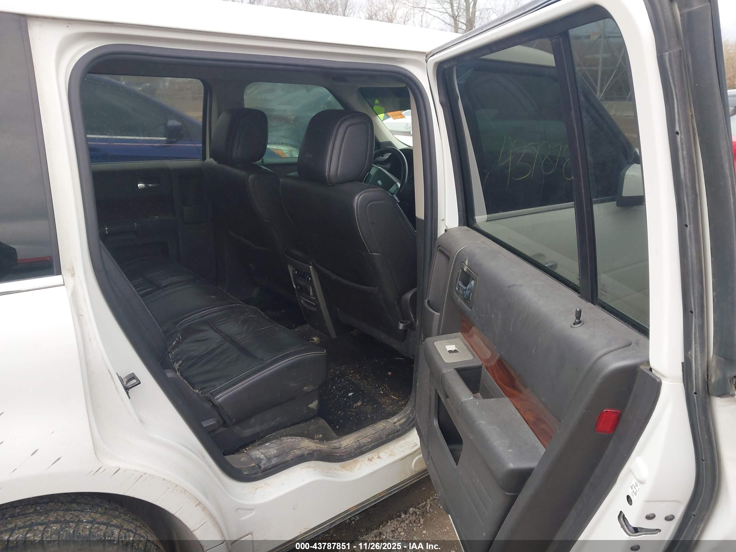 FORD FLEX image 8