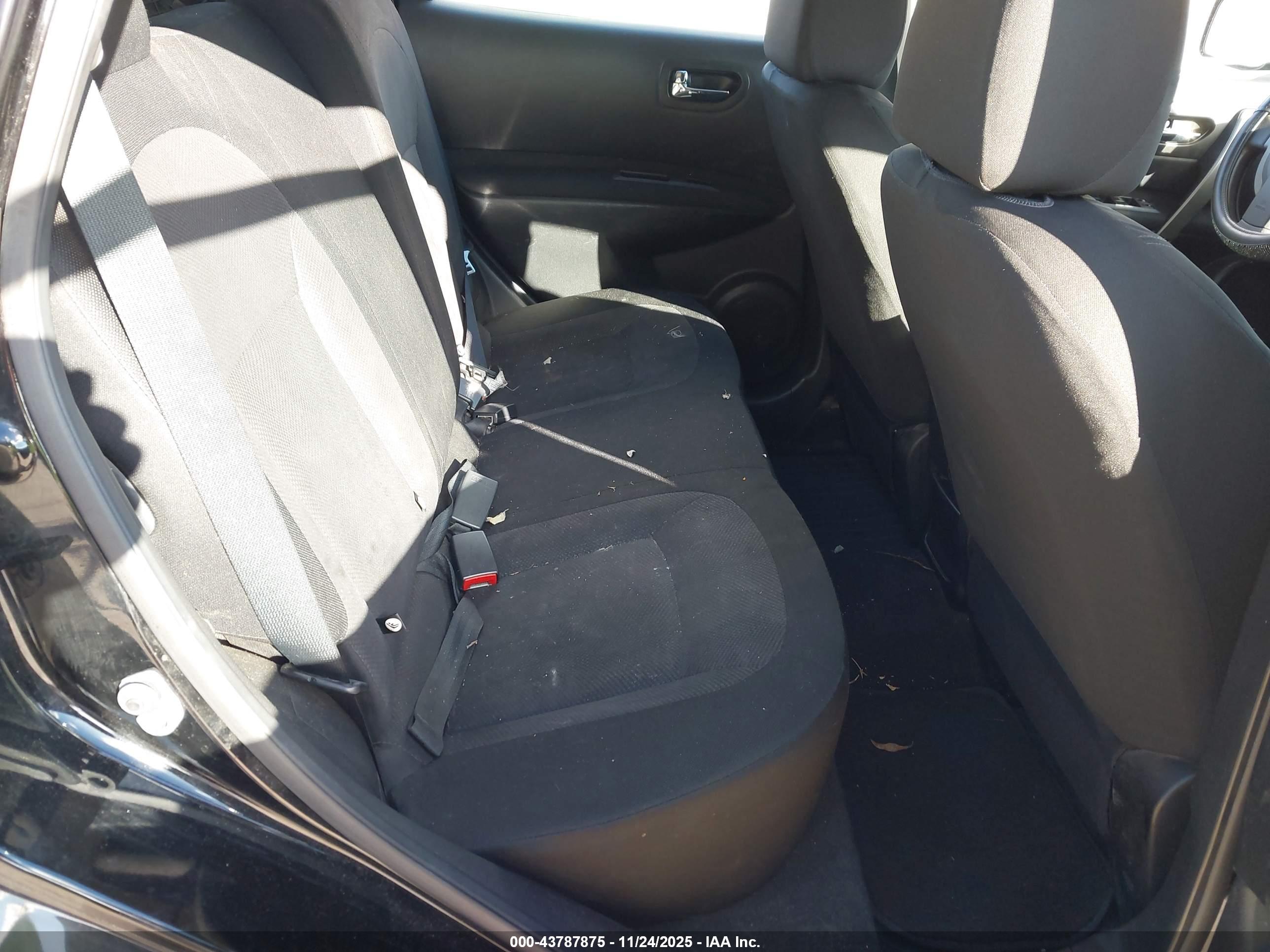 NISSAN ROGUE image 8