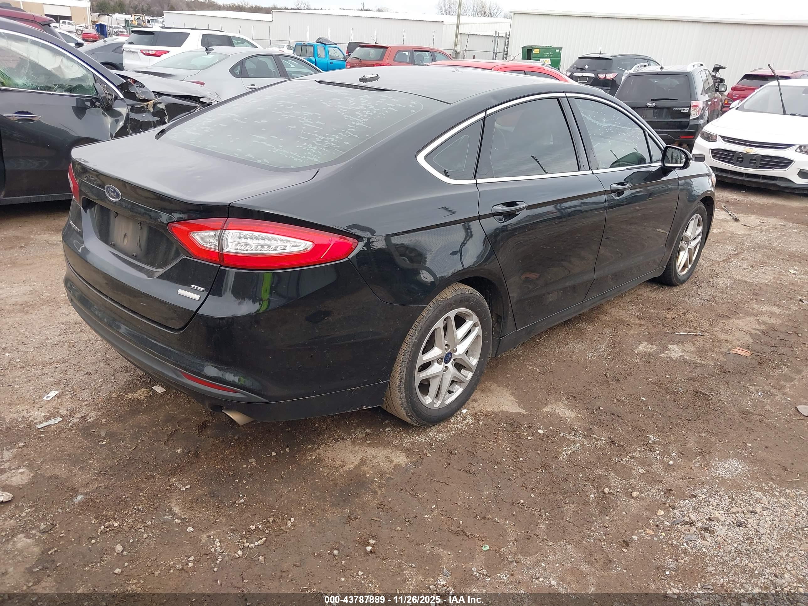 FORD FUSION image 4