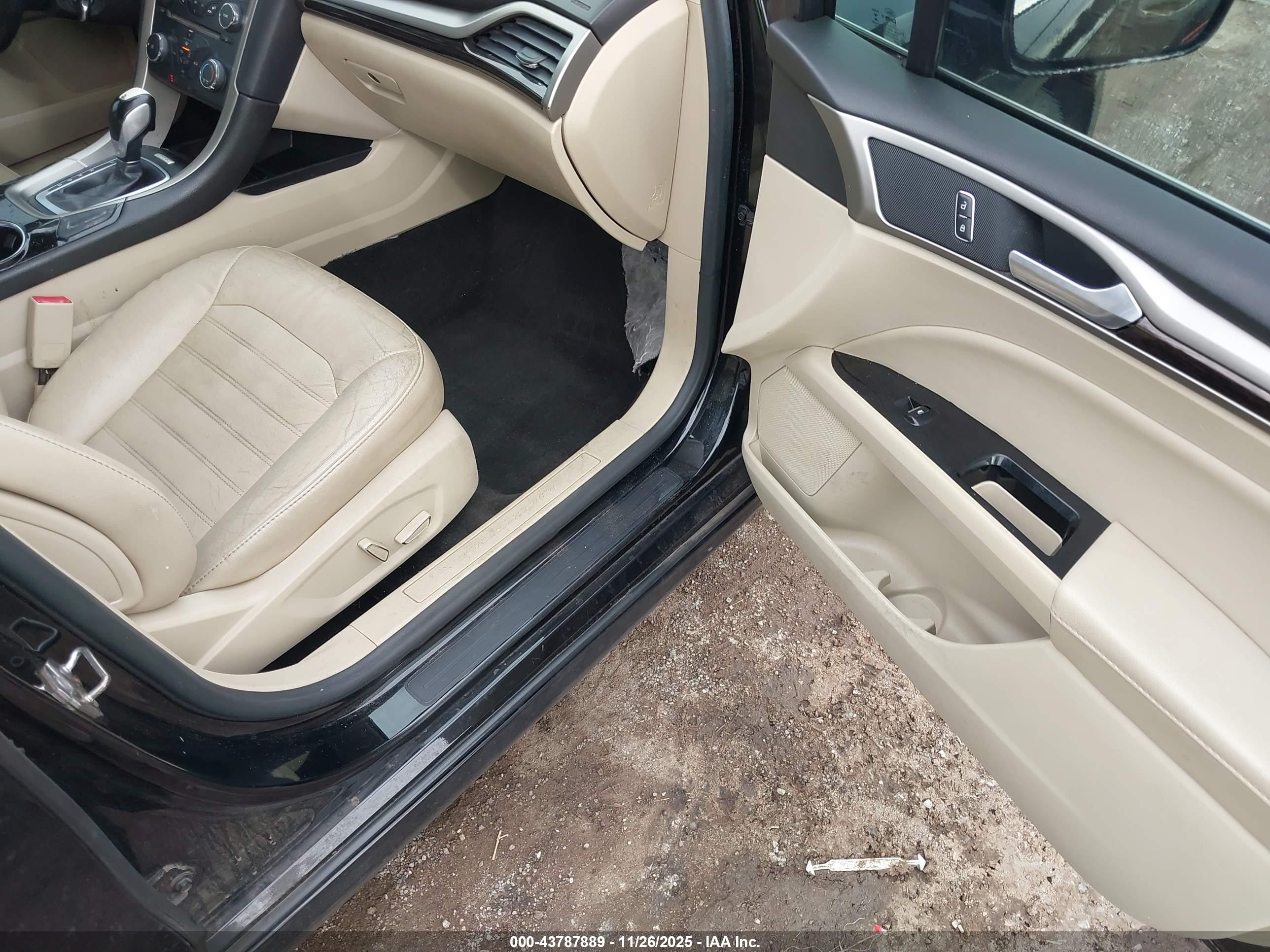 FORD FUSION image 5