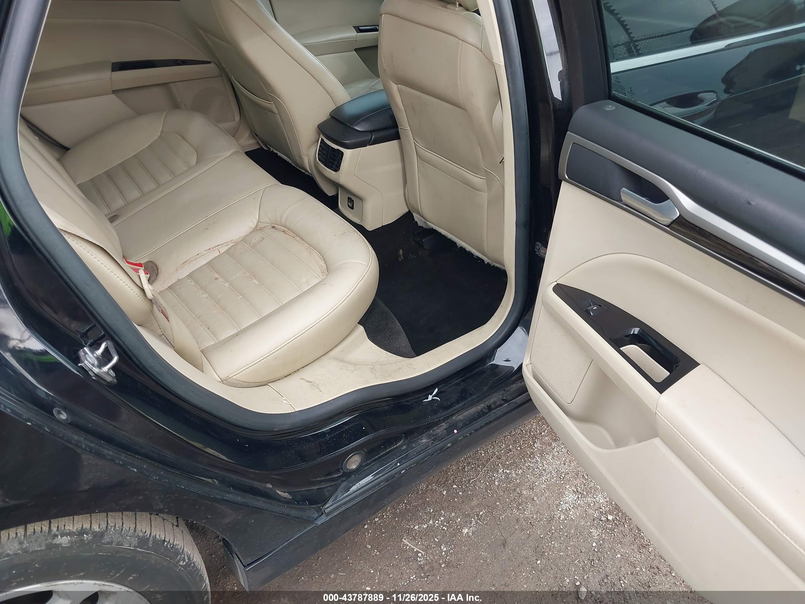 FORD FUSION image 8
