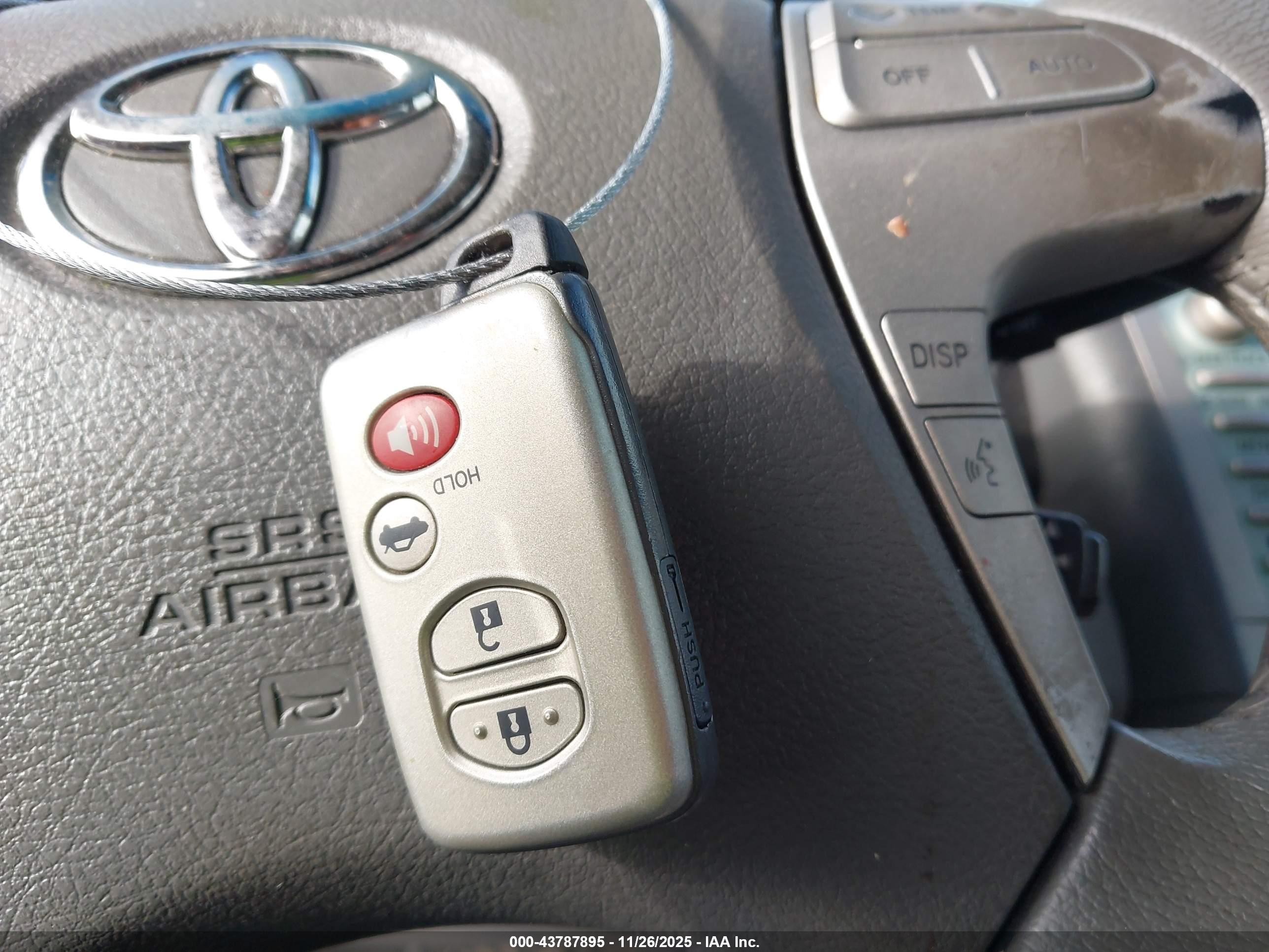 TOYOTA CAMRY image 11