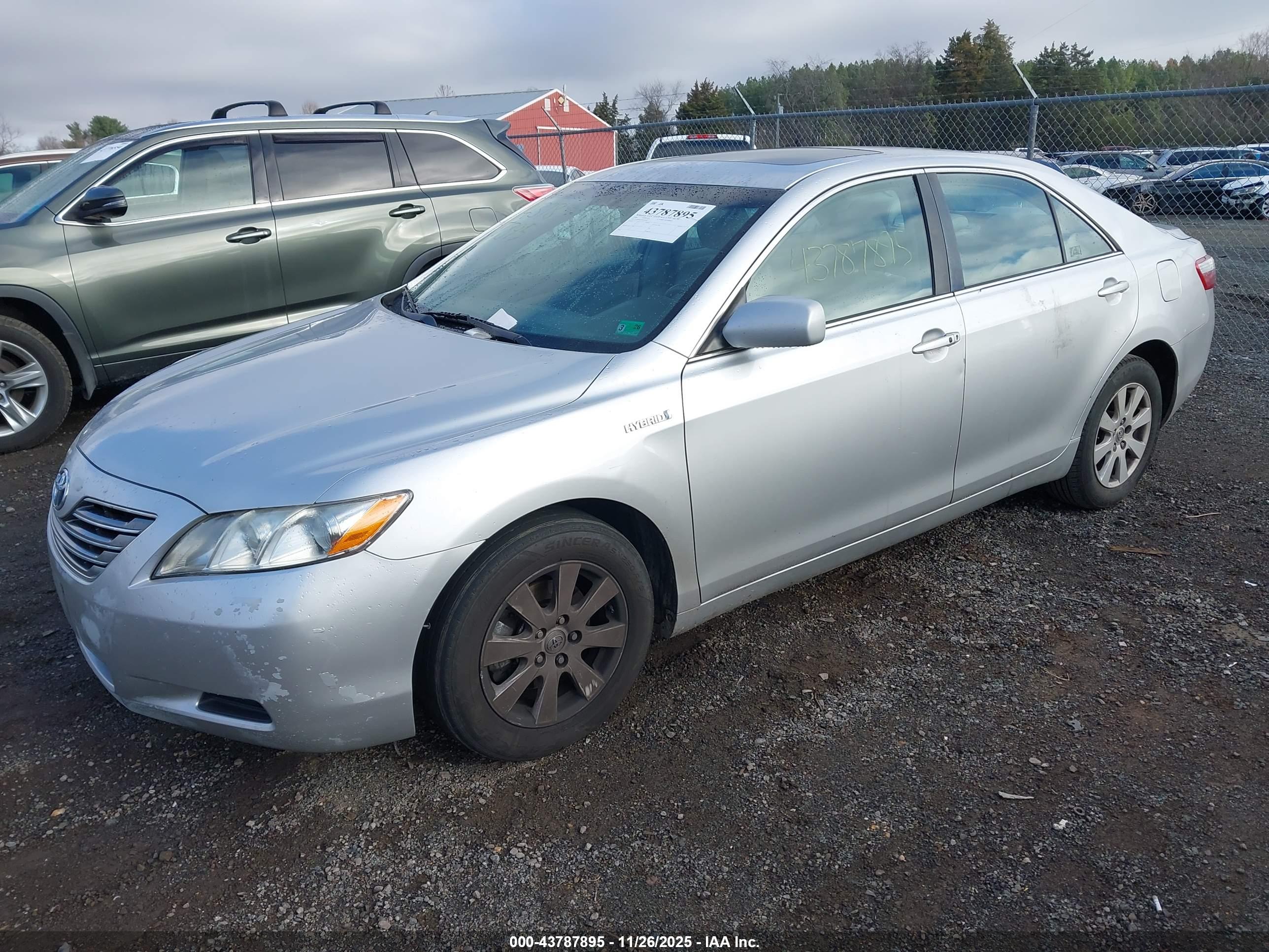 TOYOTA CAMRY image 2