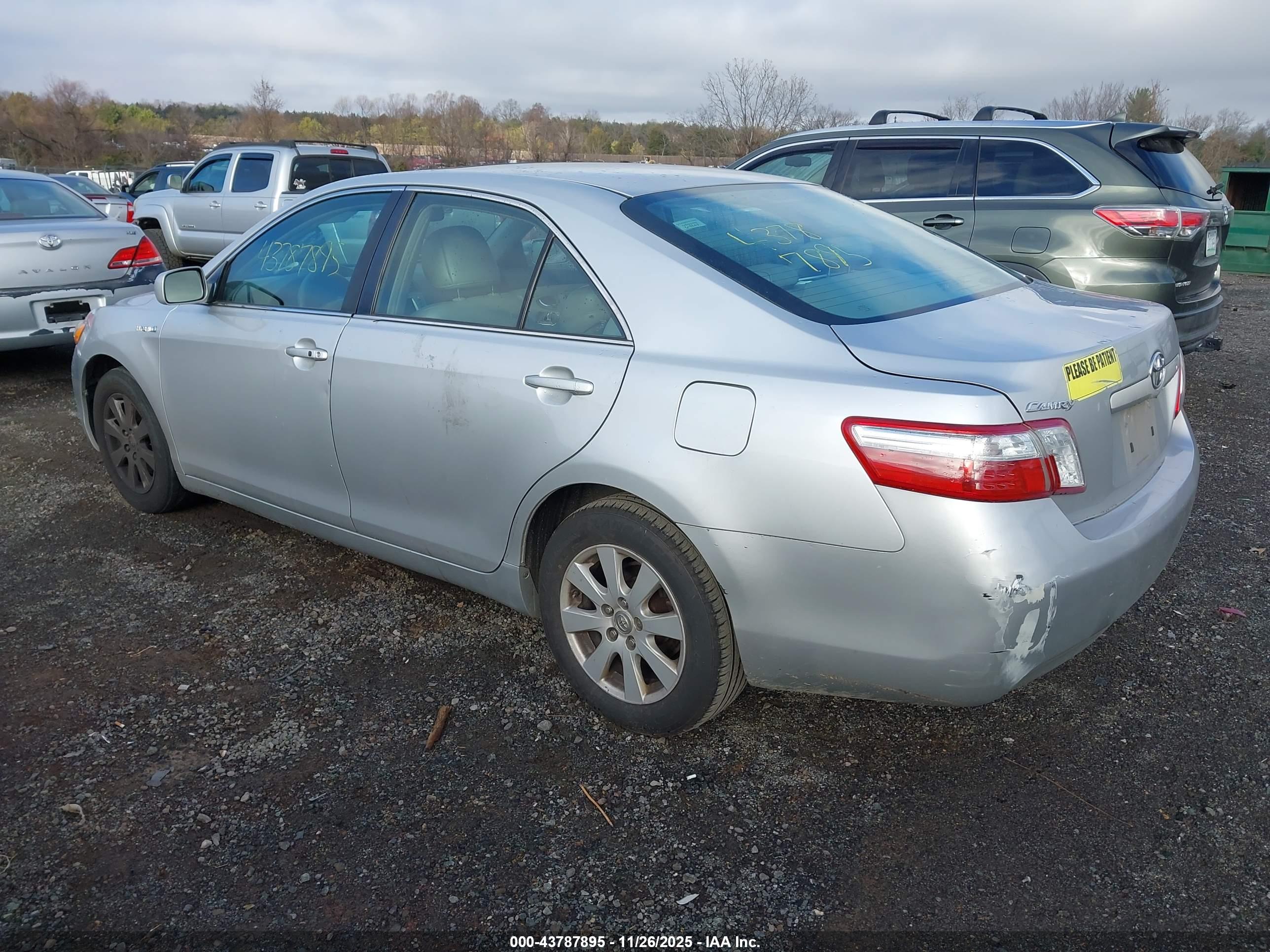 TOYOTA CAMRY image 3