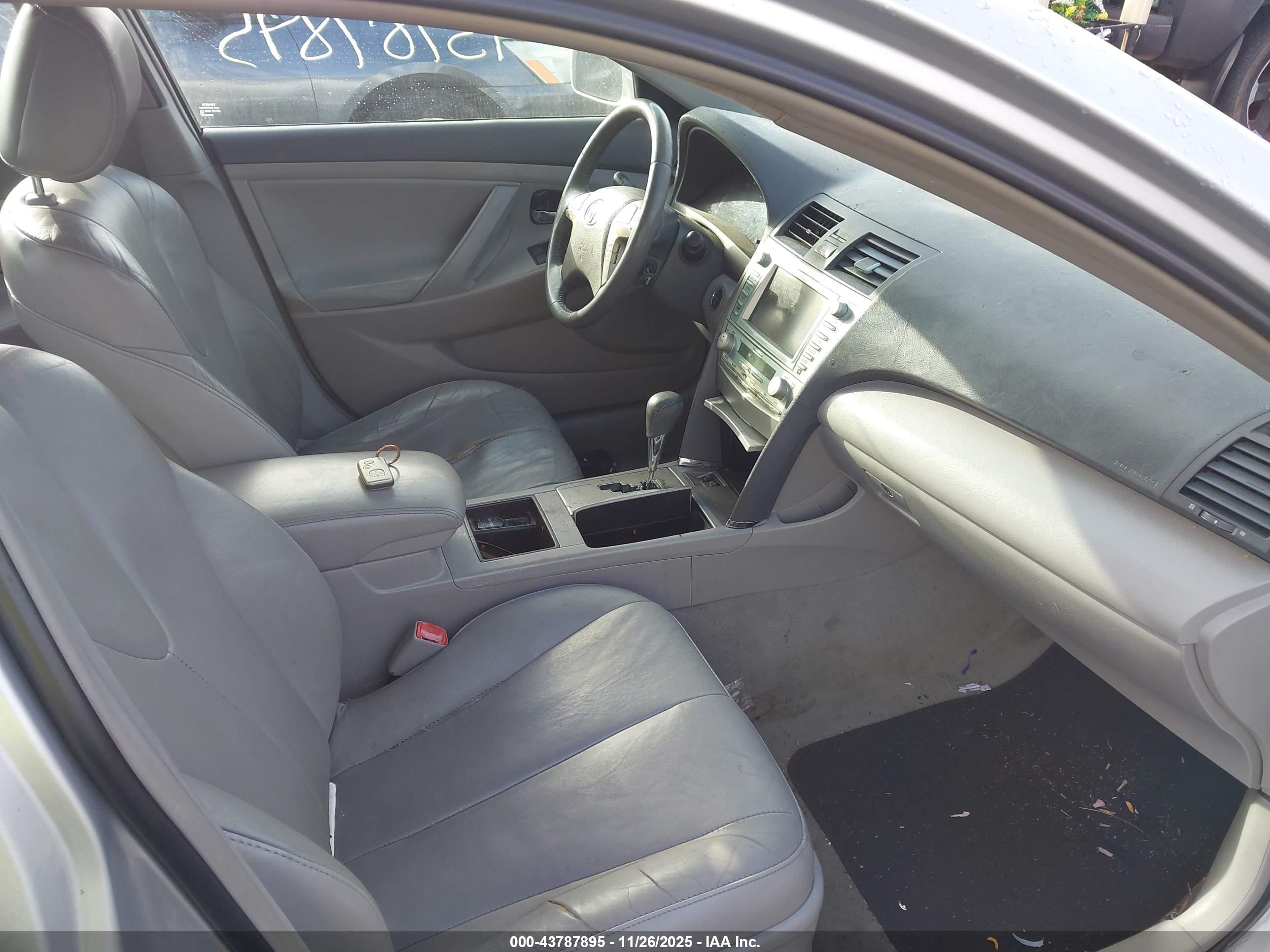 TOYOTA CAMRY image 5
