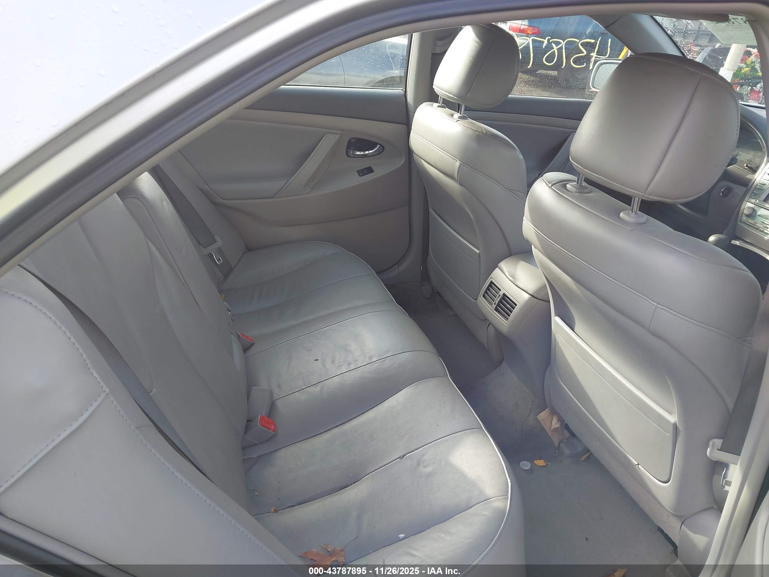 TOYOTA CAMRY image 8
