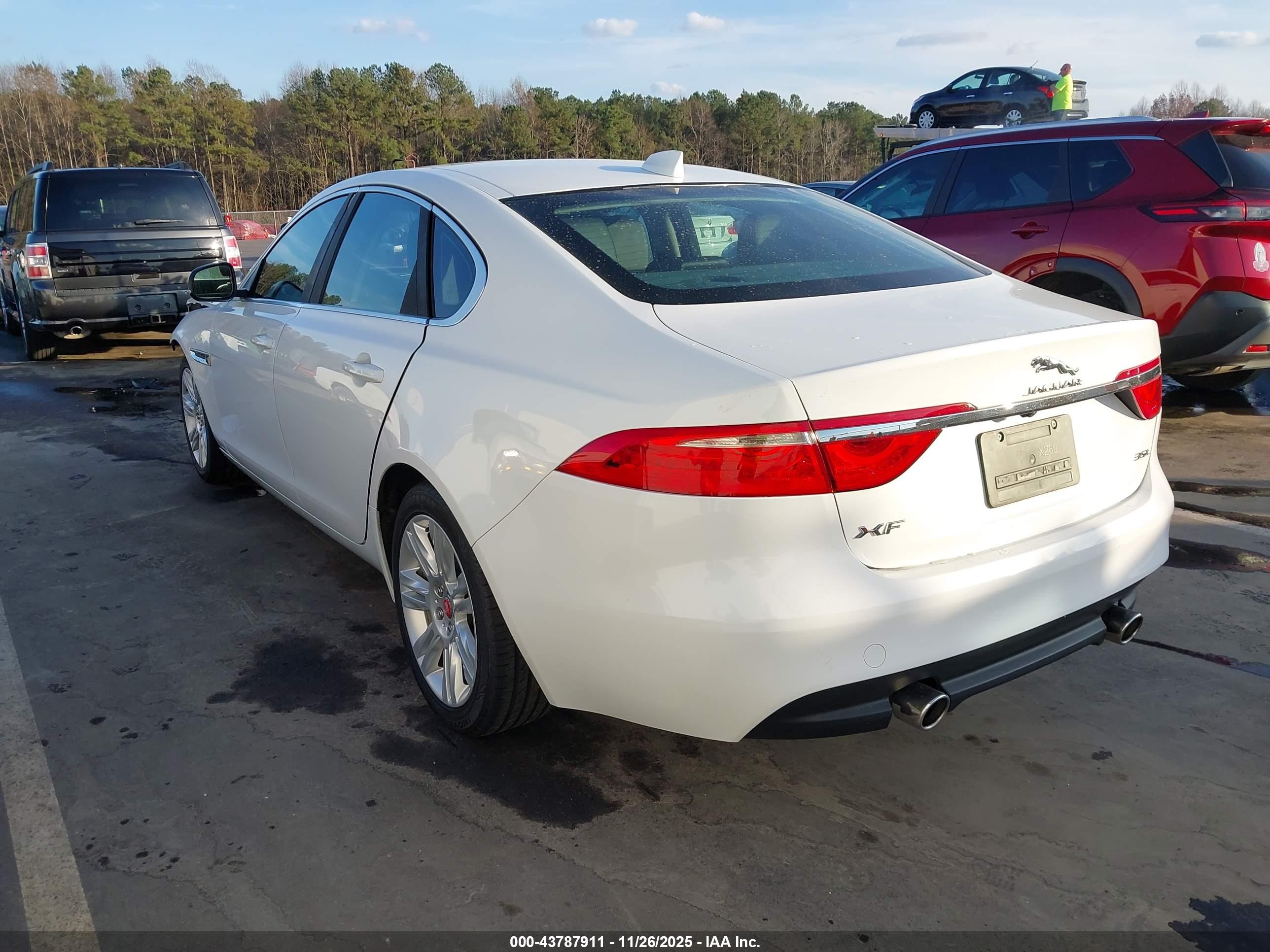 JAGUAR XF image 3